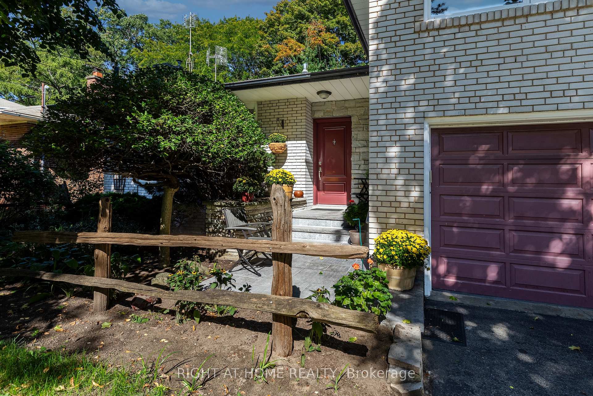 Photo 29 of 3325 Enniskillen Circle, Mississauga, Erindale — HOMEH