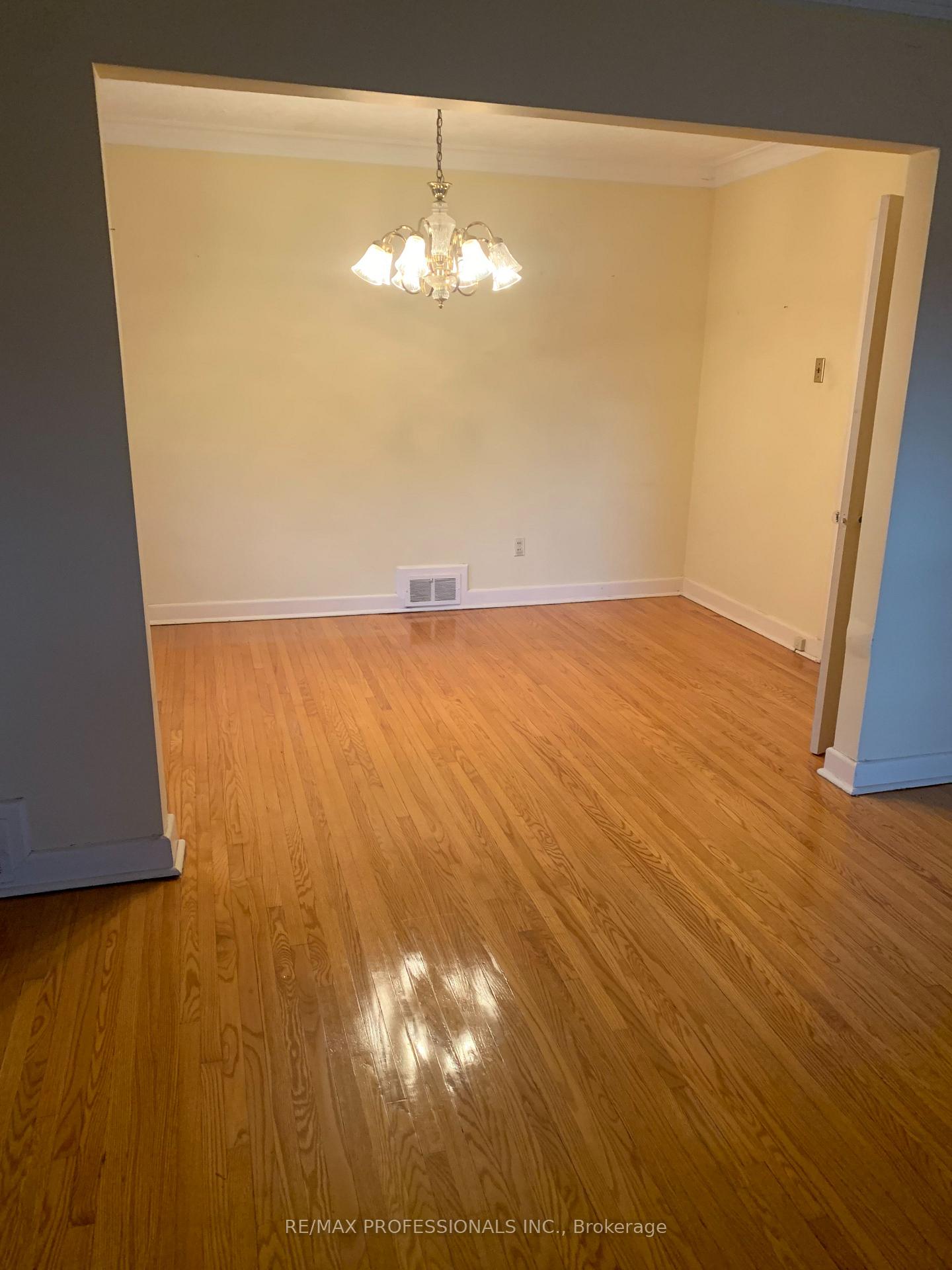 Photo 5 of 41 Stanmills Road, Etobicoke, Islington-City Centre West — HOMEH