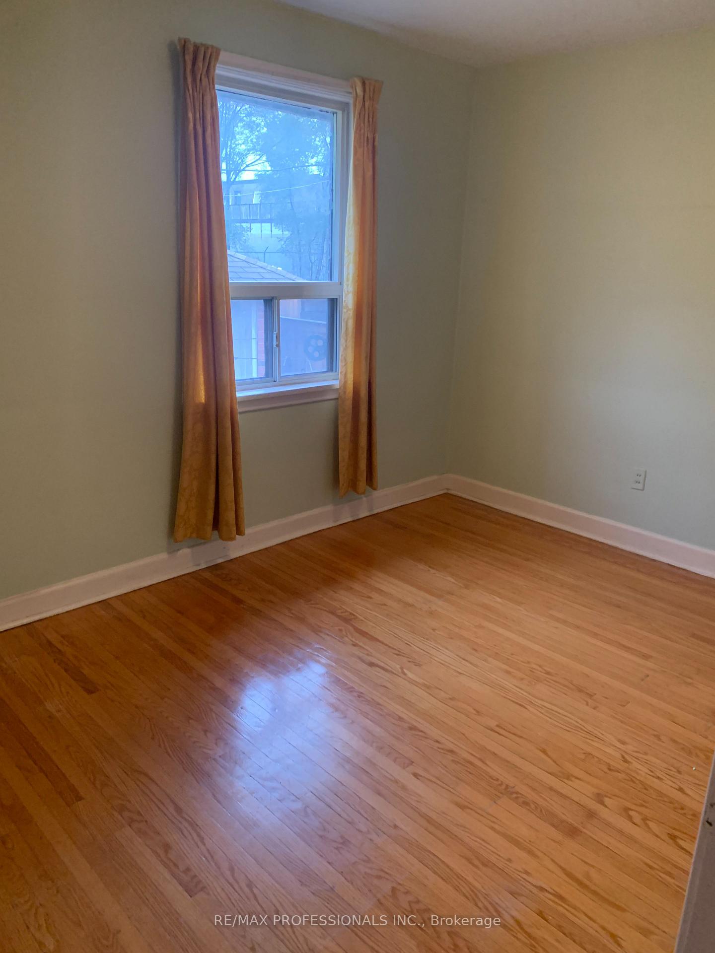 Photo 7 of 41 Stanmills Road, Etobicoke, Islington-City Centre West — HOMEH