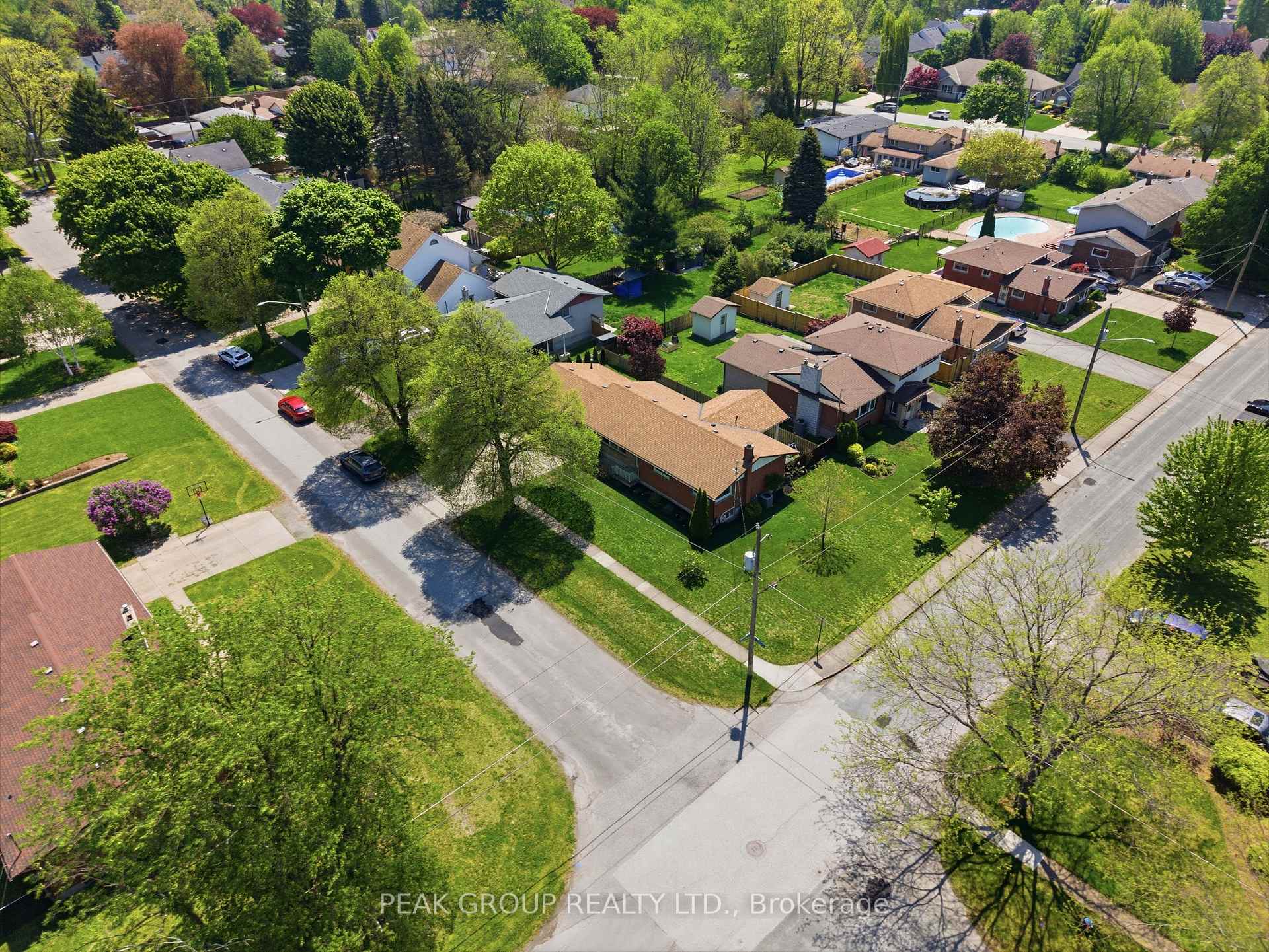Photo 3 of 6408 Gore Street, Niagara Falls, Stamford — HOMEH