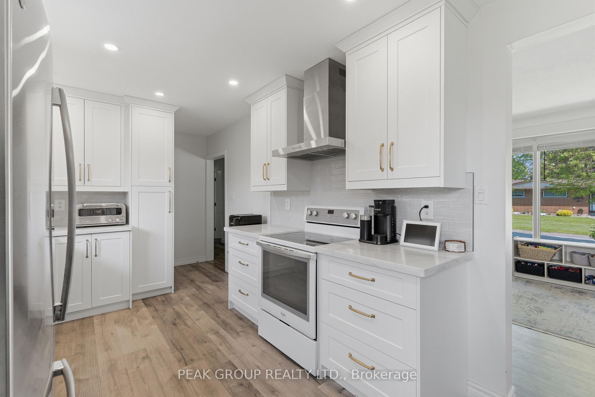 Photo 8 of 6408 Gore Street, Niagara Falls, Stamford — HOMEH