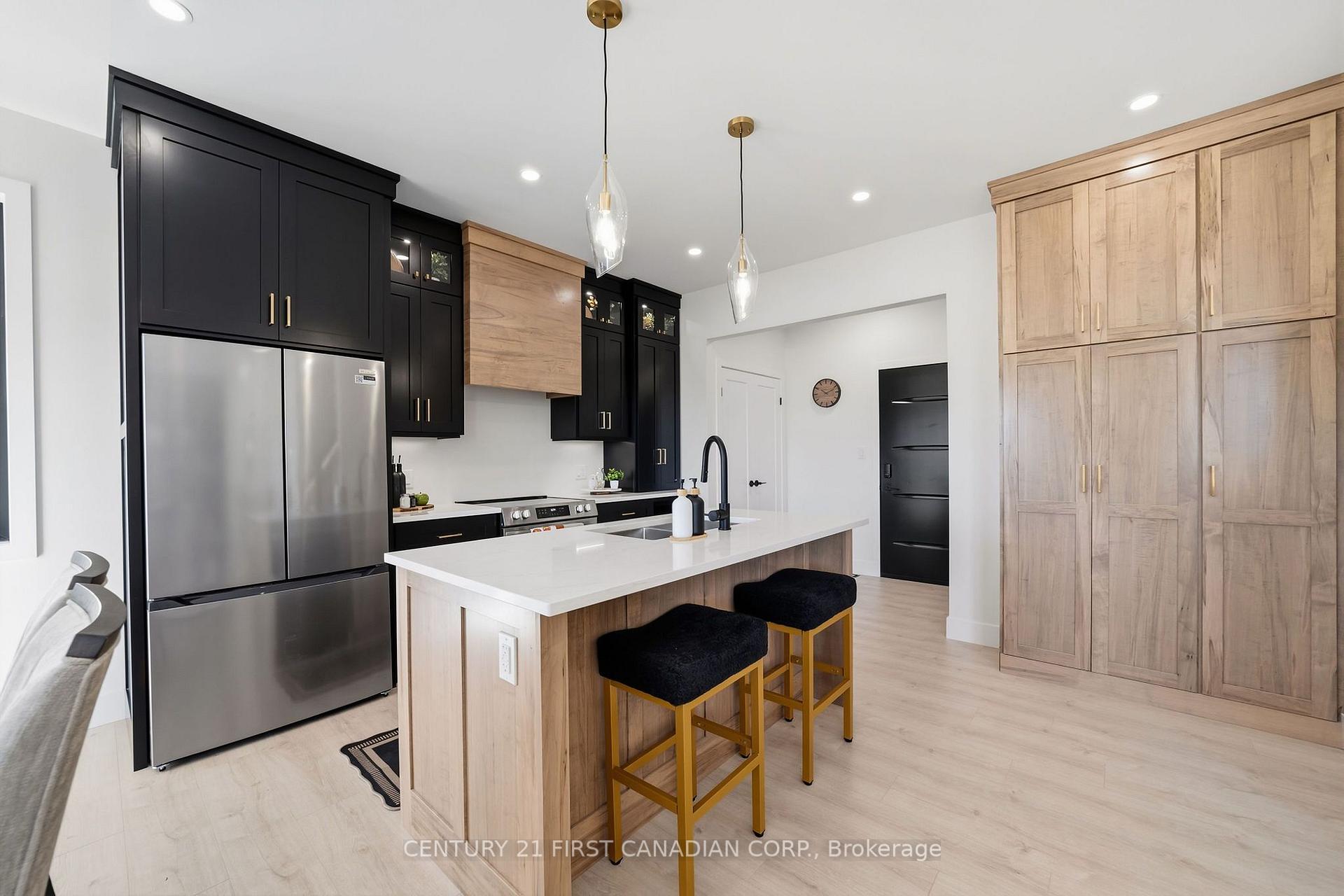 Photo 12 of 121 Addison Avenue, Lucan Biddulph, Lucan — HOMEH