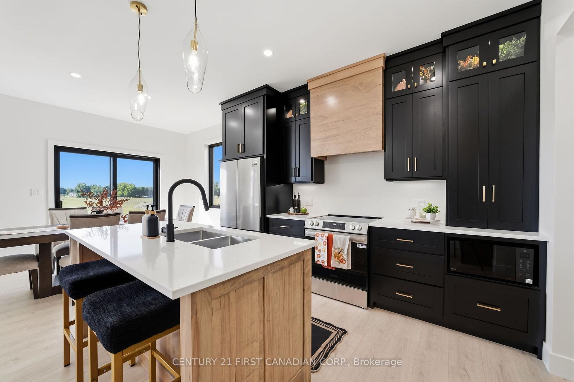 Photo 13 of 121 Addison Avenue, Lucan Biddulph, Lucan — HOMEH