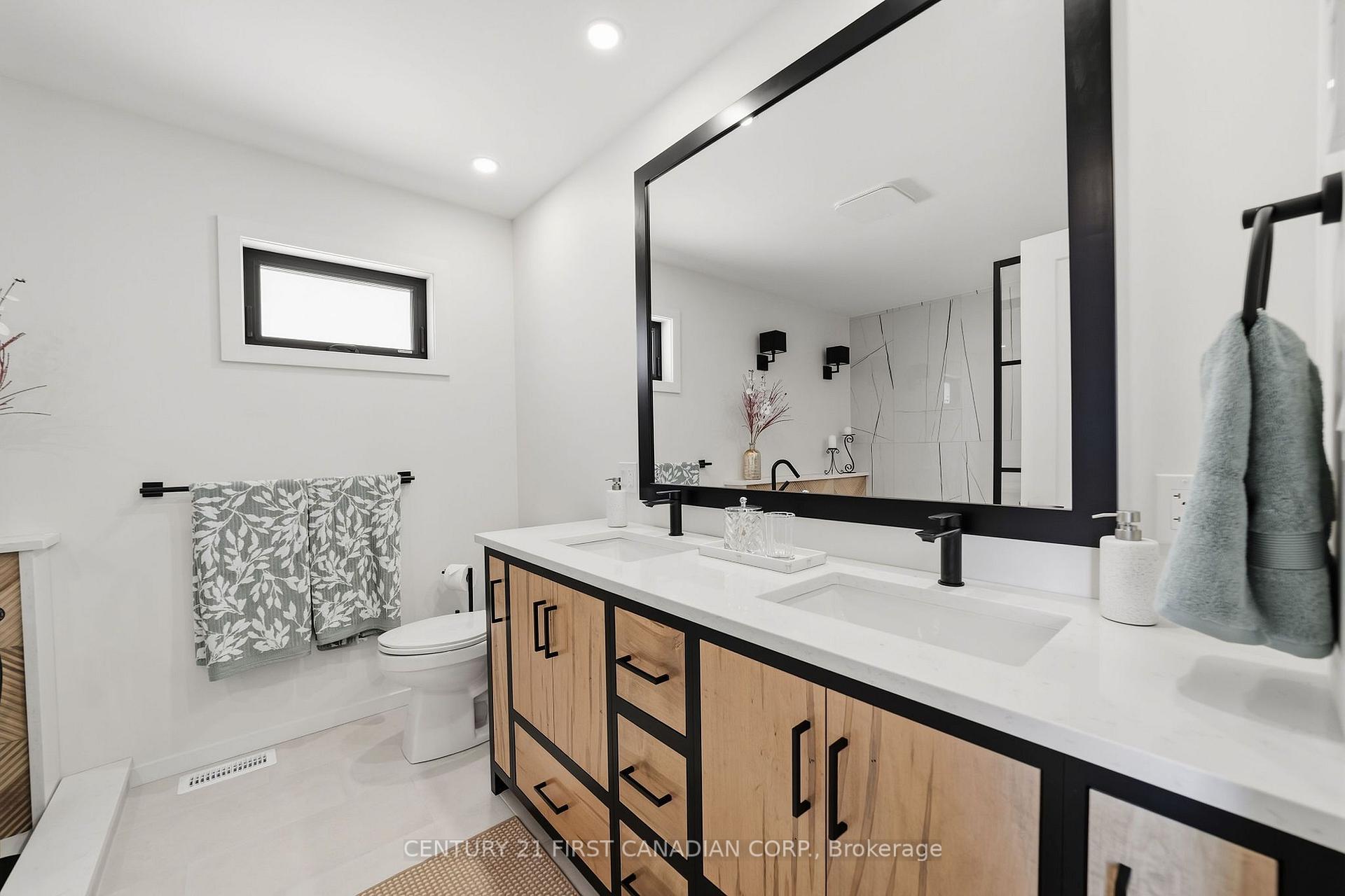 Photo 20 of 121 Addison Avenue, Lucan Biddulph, Lucan — HOMEH