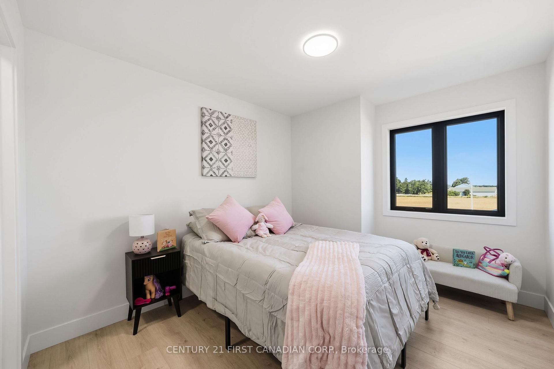 Photo 24 of 121 Addison Avenue, Lucan Biddulph, Lucan — HOMEH