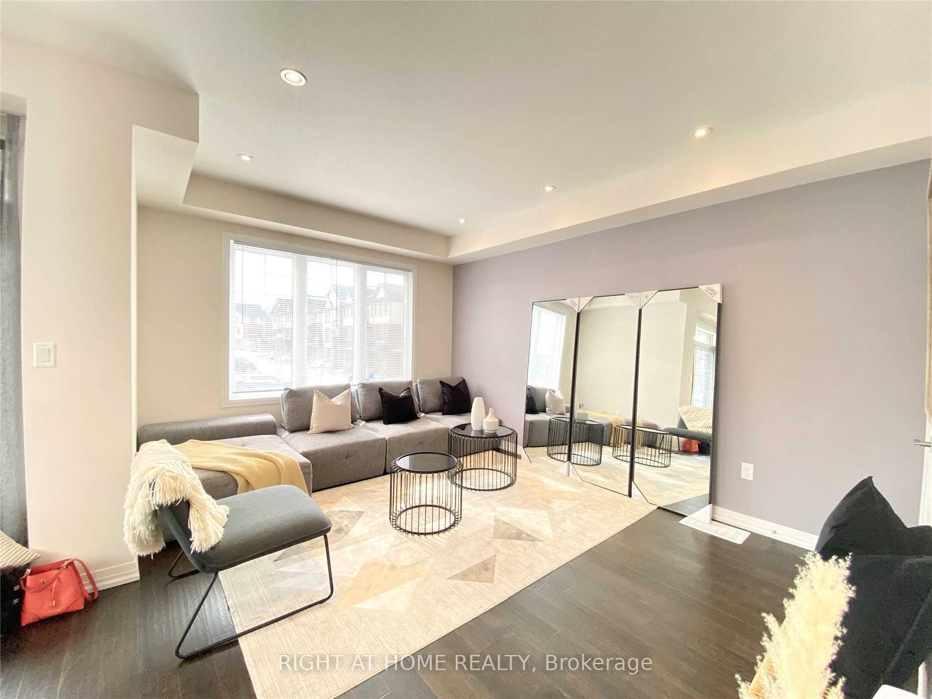 Photo 2 of 42 Farley Lane, Hamilton, Meadowlands — HOMEH