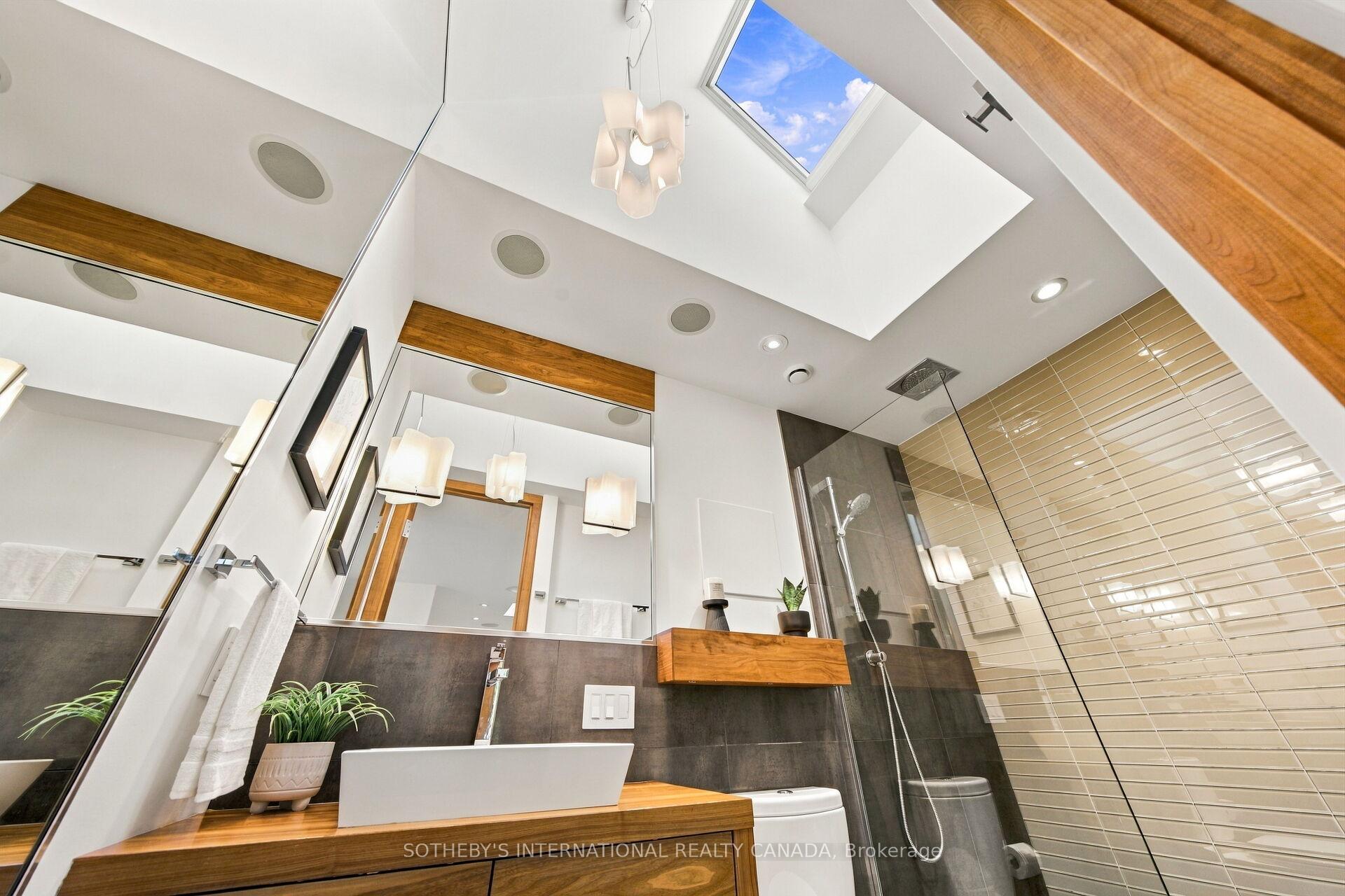 Photo 18 of 16 Sunnybrook Road, Toronto, High Park-Swansea — HOMEH