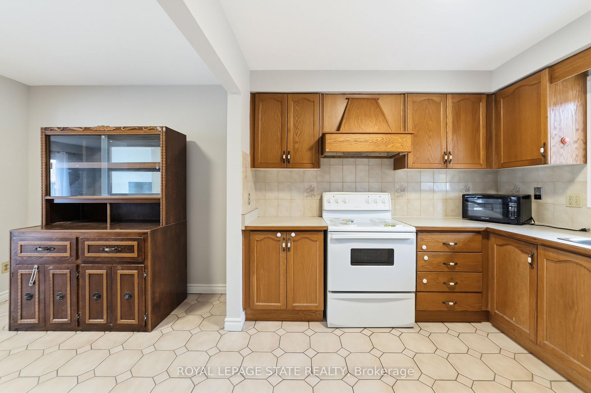 Photo 7 of Unit 5, 1475 Upper Gage Avenue, Hamilton, Randall — HOMEH