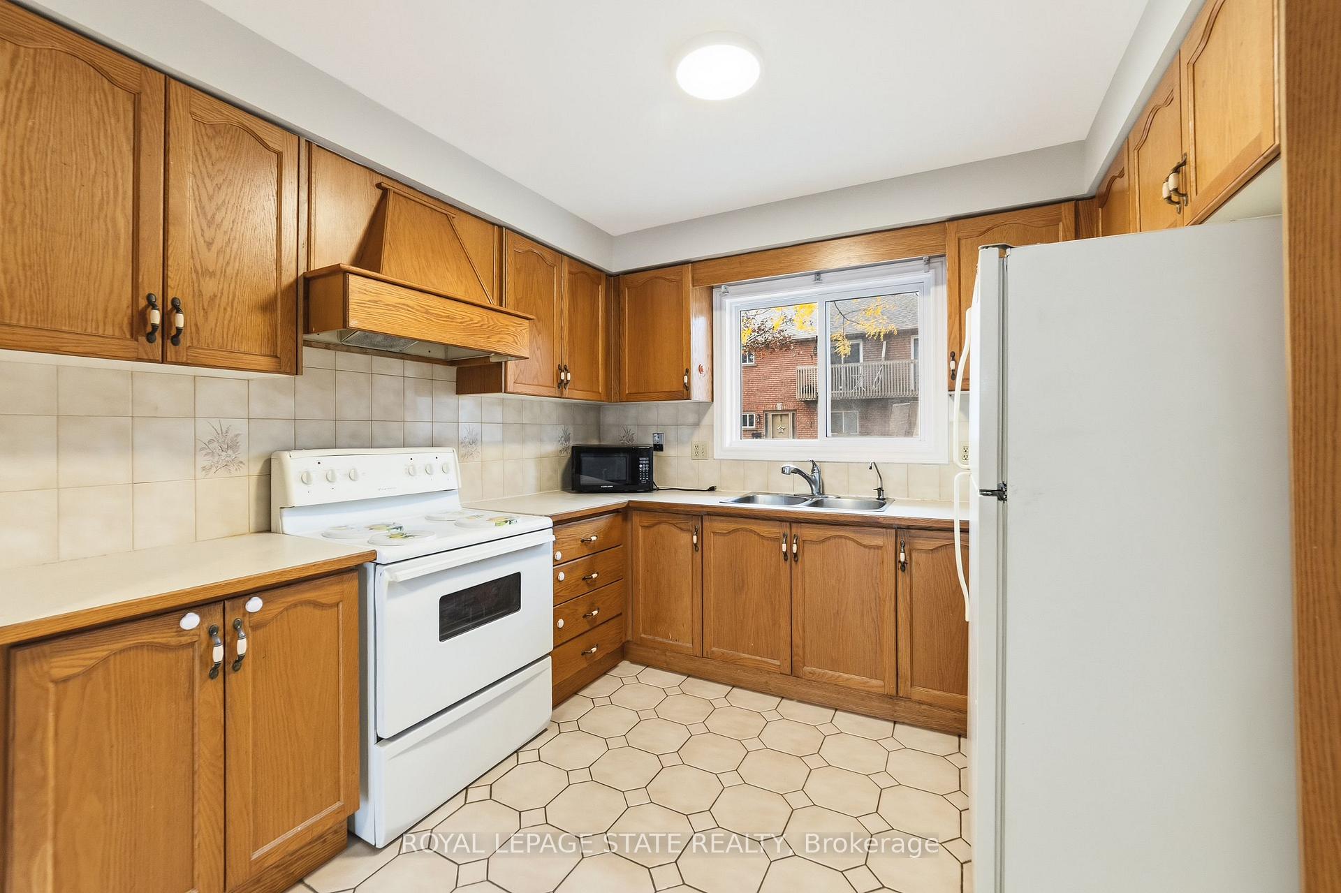 Photo 8 of Unit 5, 1475 Upper Gage Avenue, Hamilton, Randall — HOMEH
