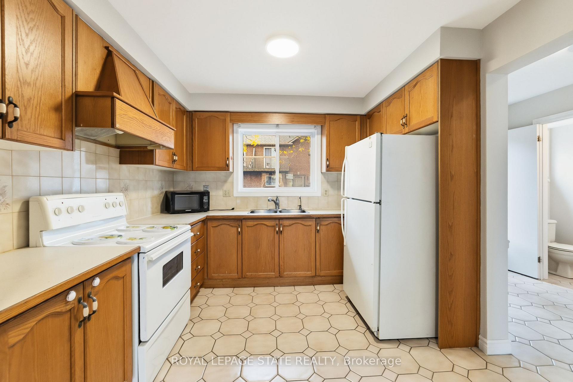 Photo 11 of Unit 5, 1475 Upper Gage Avenue, Hamilton, Randall — HOMEH