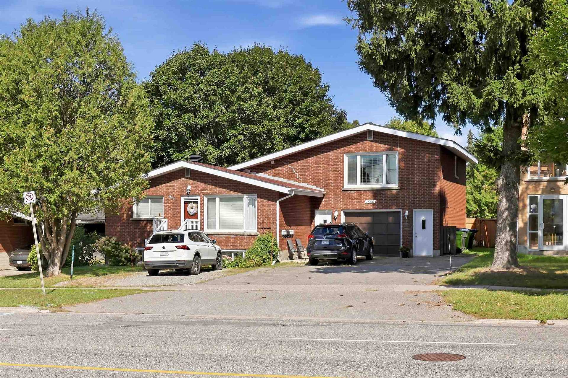 Front of 1580 Wellington Street East