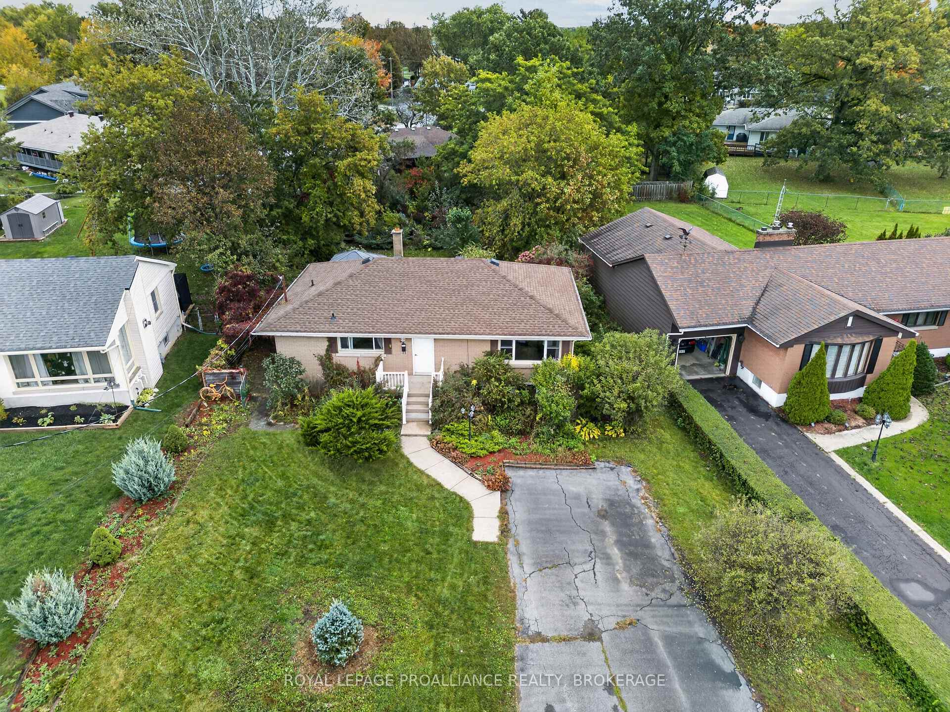 Photo 1 of 39 Fairfield Boulevard, Loyalist, Amherstview — HOMEH