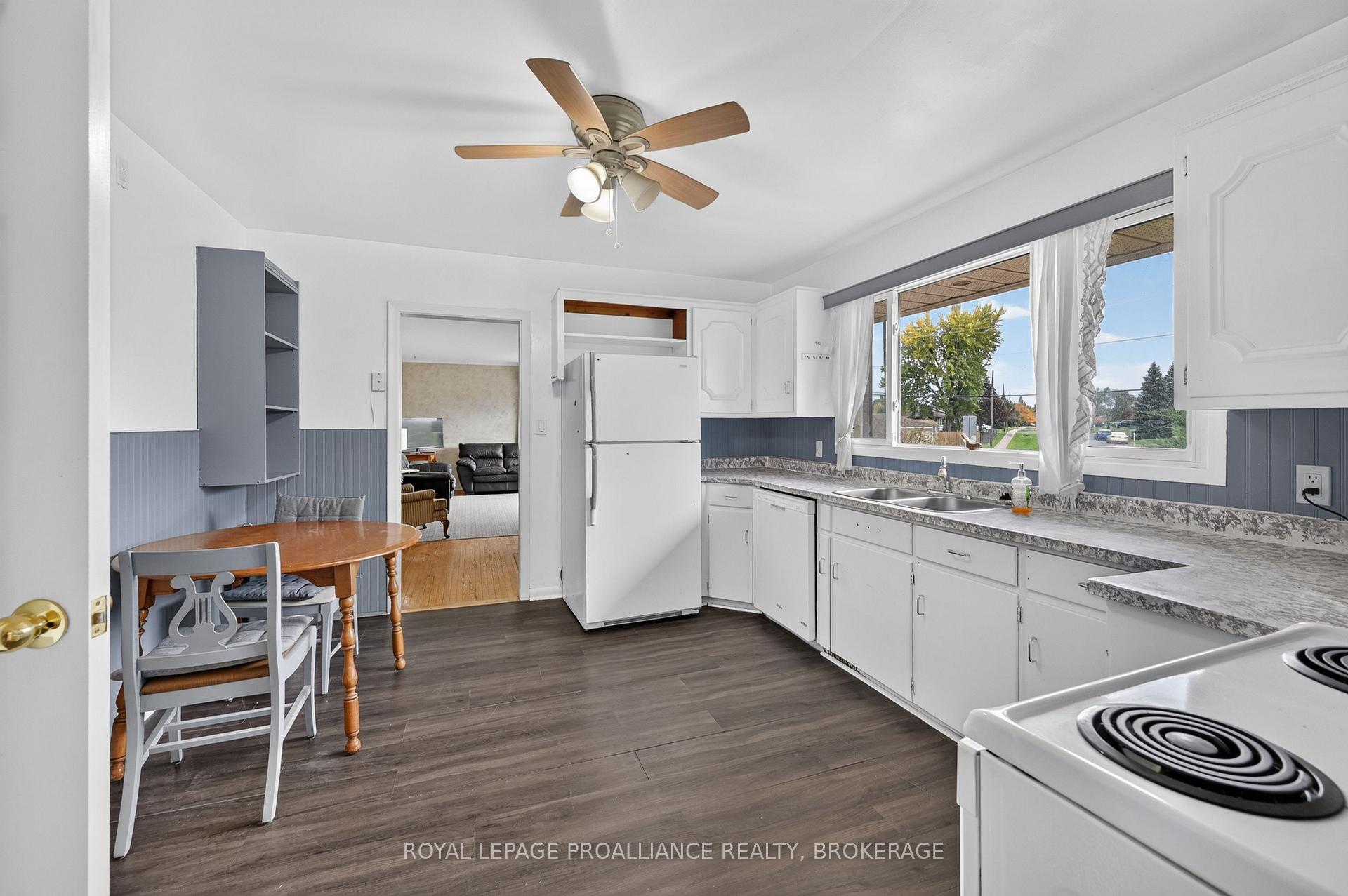 Photo 6 of 39 Fairfield Boulevard, Loyalist, Amherstview — HOMEH