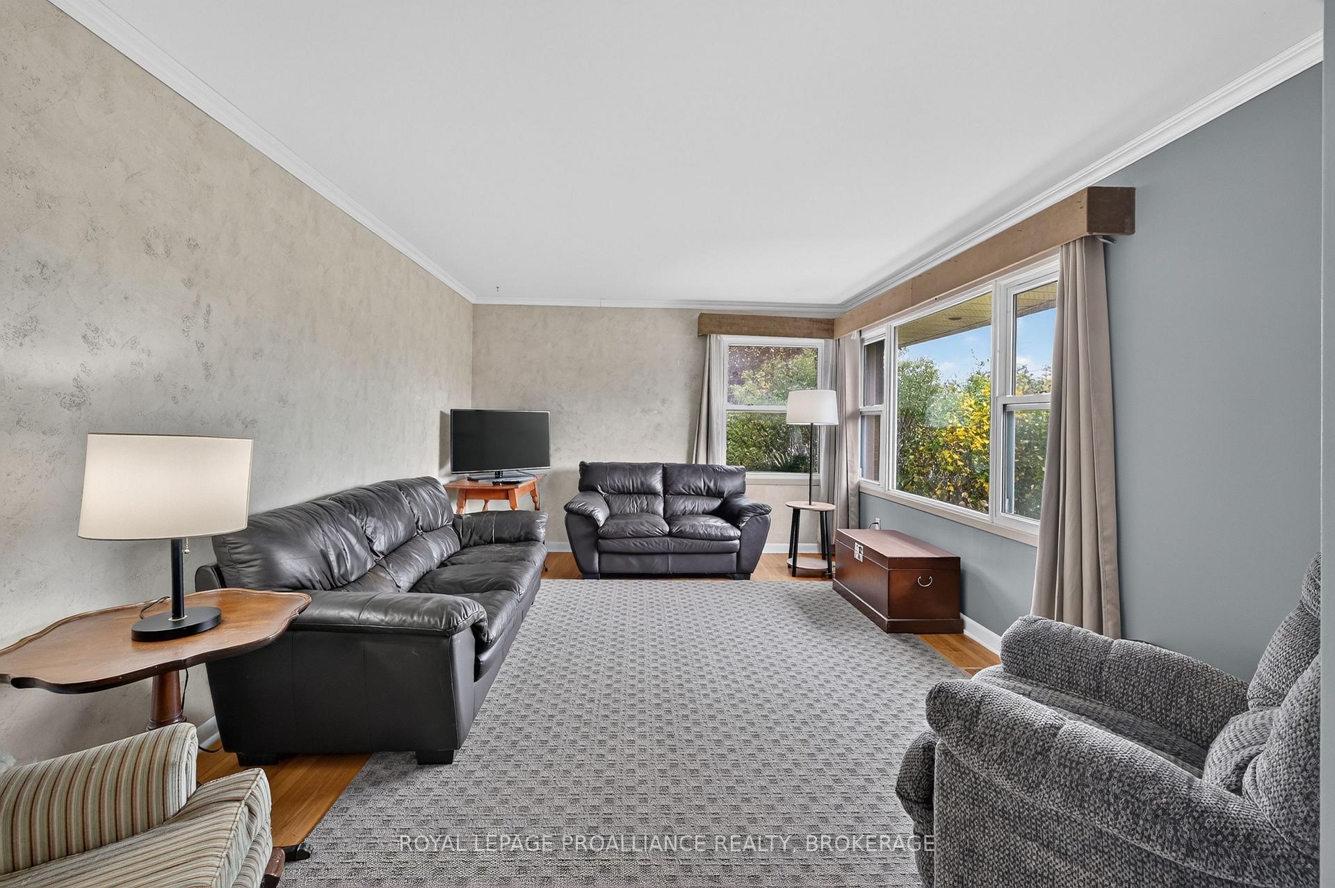 Photo 7 of 39 Fairfield Boulevard, Loyalist, Amherstview — HOMEH