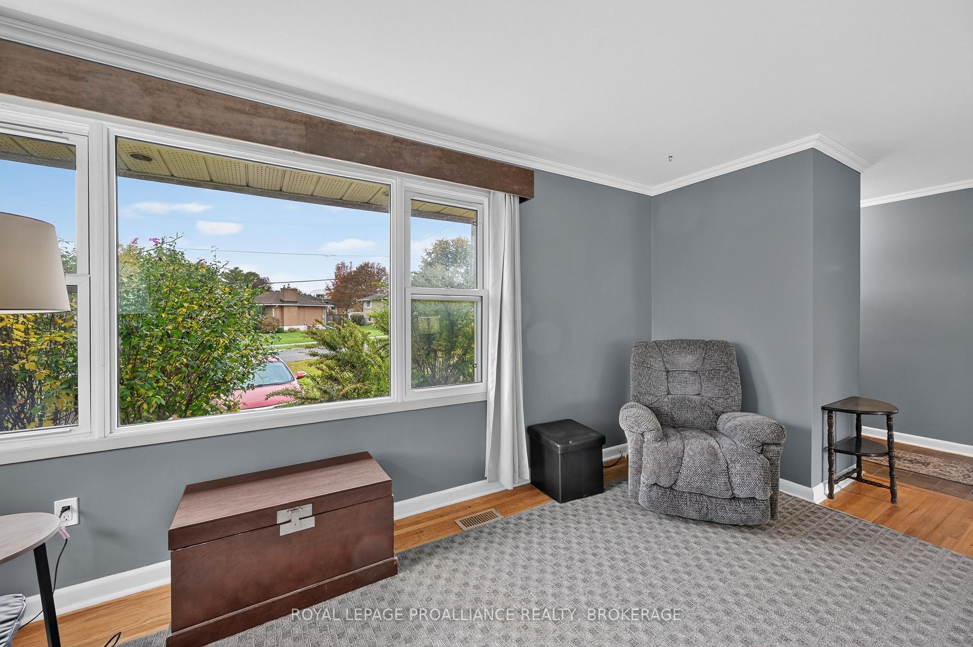Photo 8 of 39 Fairfield Boulevard, Loyalist, Amherstview — HOMEH