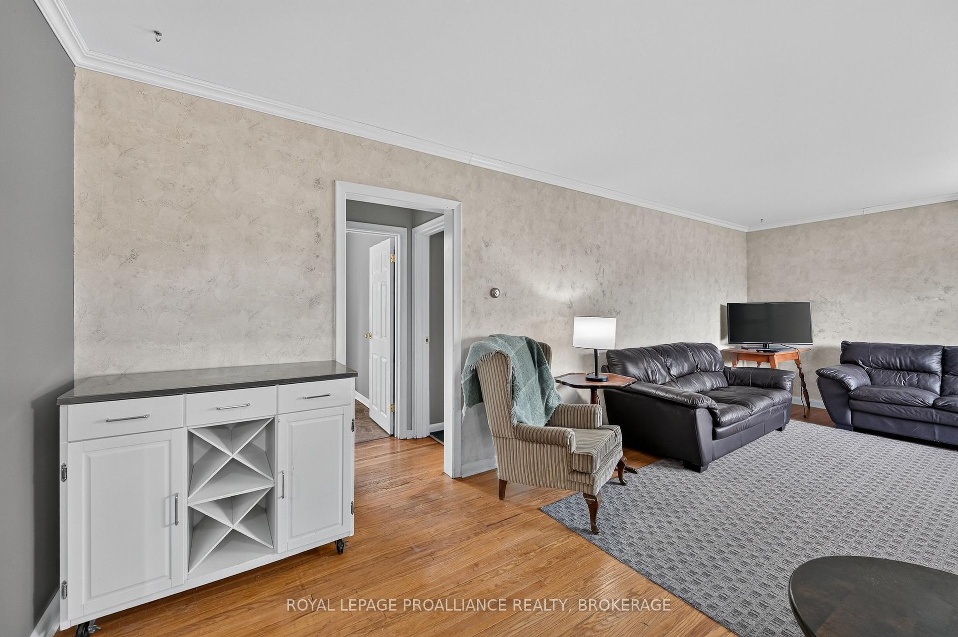 Photo 10 of 39 Fairfield Boulevard, Loyalist, Amherstview — HOMEH