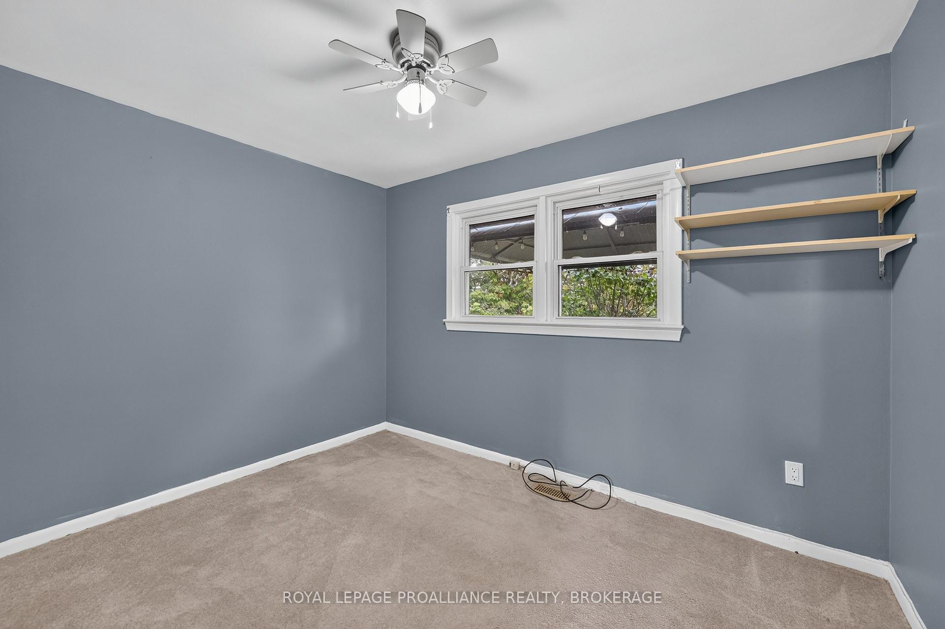 Photo 11 of 39 Fairfield Boulevard, Loyalist, Amherstview — HOMEH