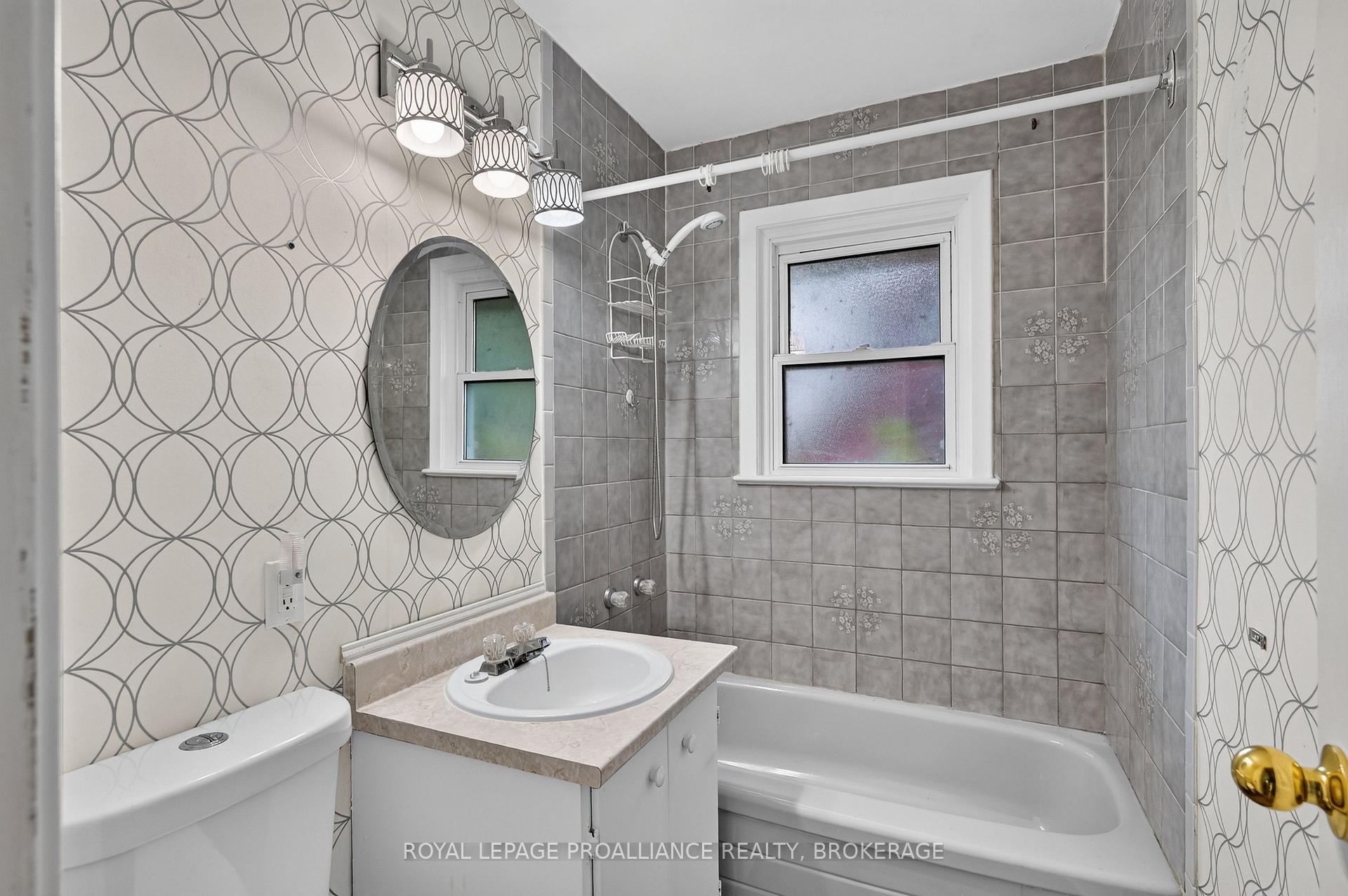 Photo 13 of 39 Fairfield Boulevard, Loyalist, Amherstview — HOMEH