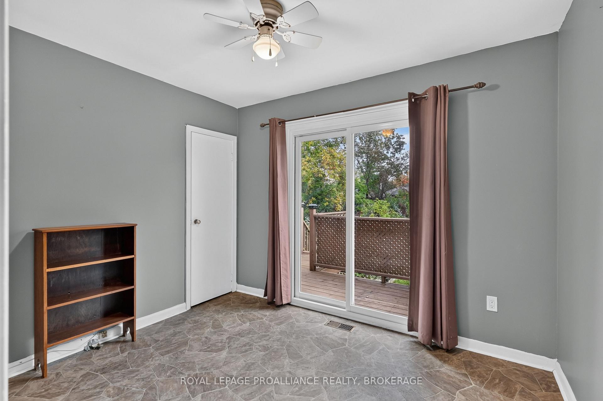 Photo 14 of 39 Fairfield Boulevard, Loyalist, Amherstview — HOMEH