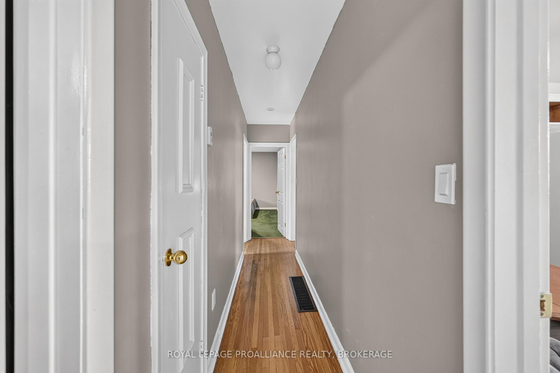 Photo 15 of 39 Fairfield Boulevard, Loyalist, Amherstview — HOMEH