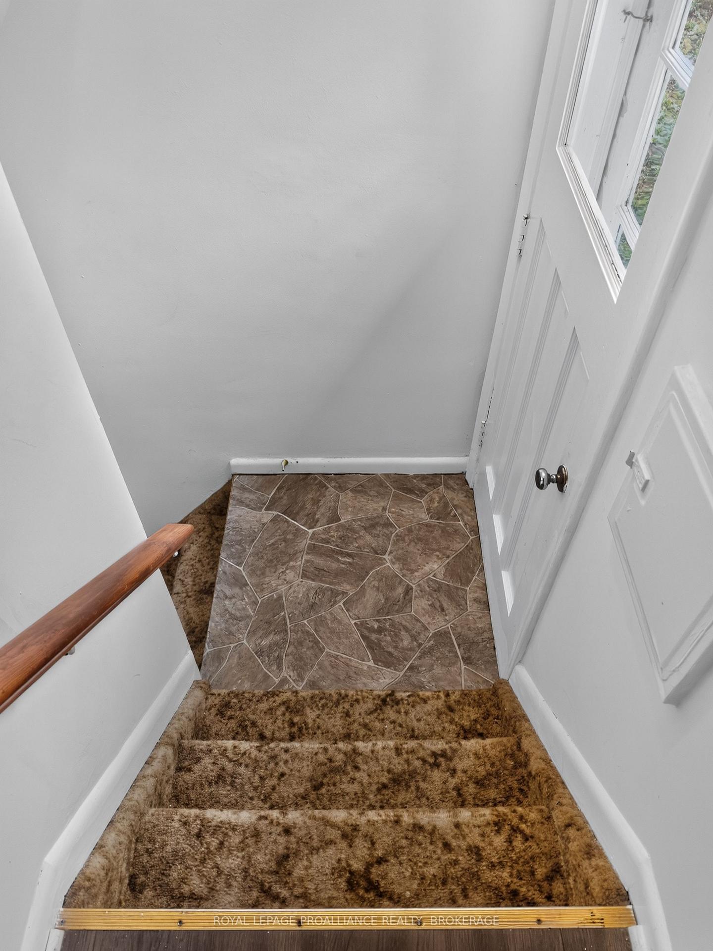 Photo 17 of 39 Fairfield Boulevard, Loyalist, Amherstview — HOMEH