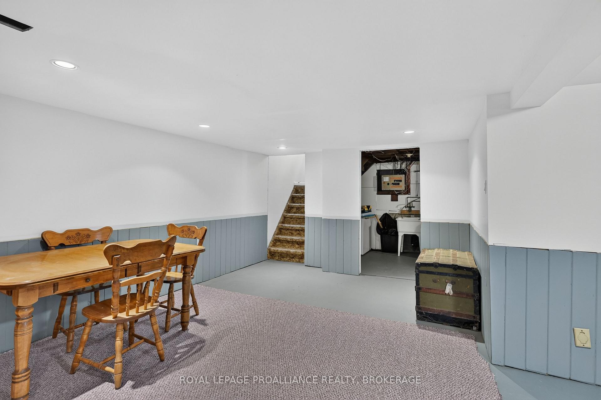 Photo 18 of 39 Fairfield Boulevard, Loyalist, Amherstview — HOMEH