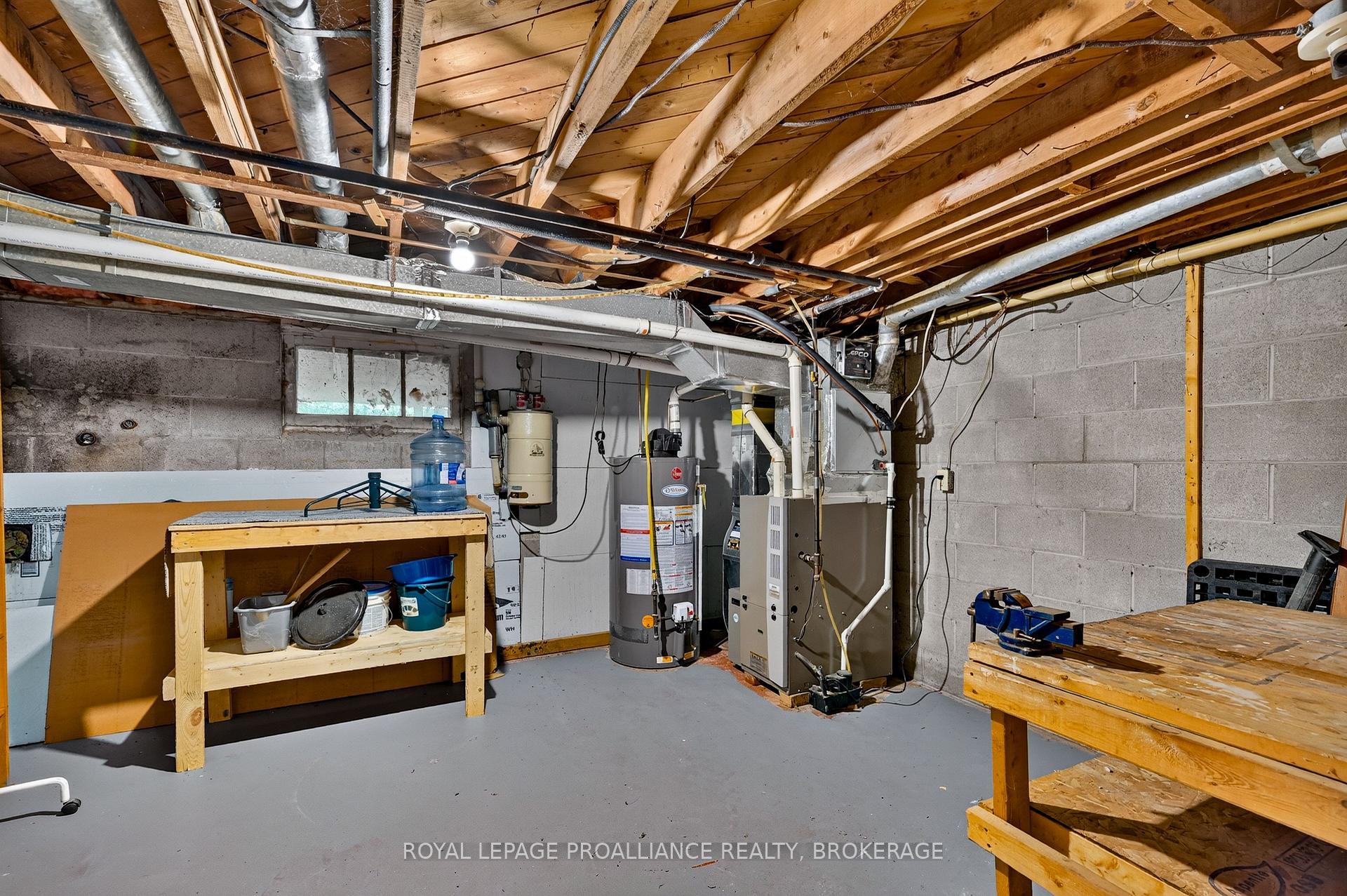 Photo 24 of 39 Fairfield Boulevard, Loyalist, Amherstview — HOMEH