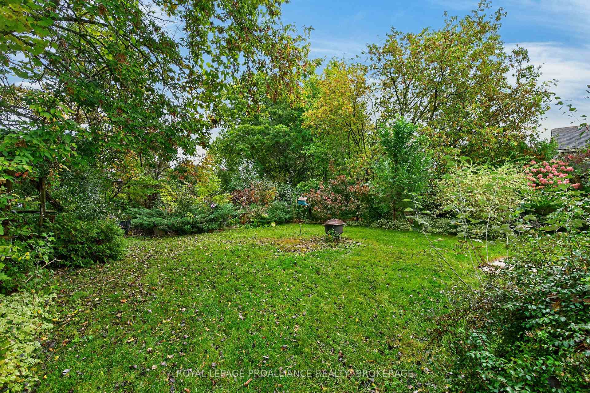 Photo 28 of 39 Fairfield Boulevard, Loyalist, Amherstview — HOMEH