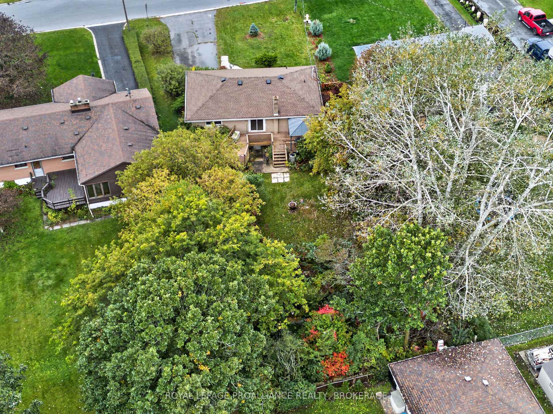 Photo 30 of 39 Fairfield Boulevard, Loyalist, Amherstview — HOMEH