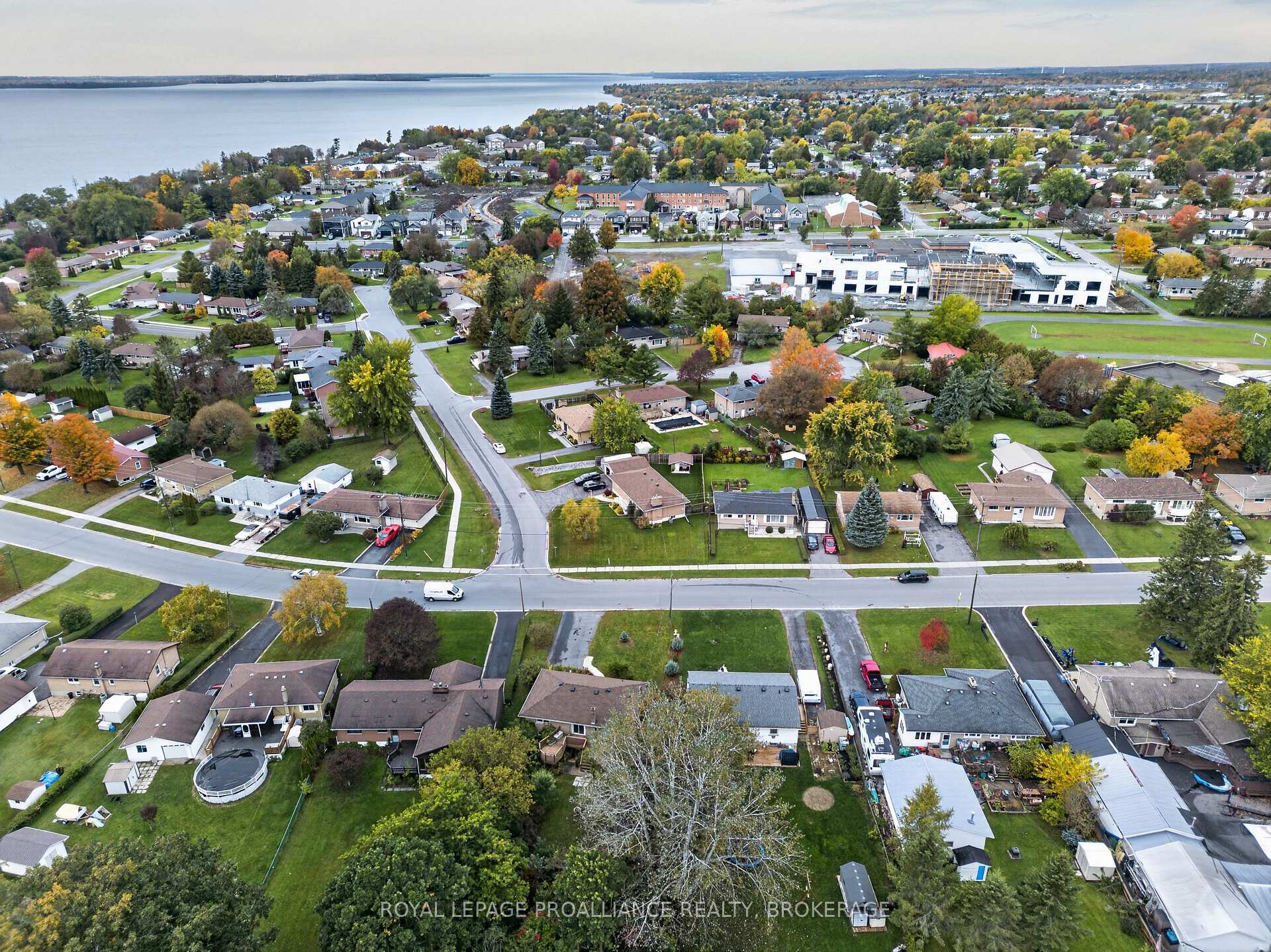 Photo 32 of 39 Fairfield Boulevard, Loyalist, Amherstview — HOMEH