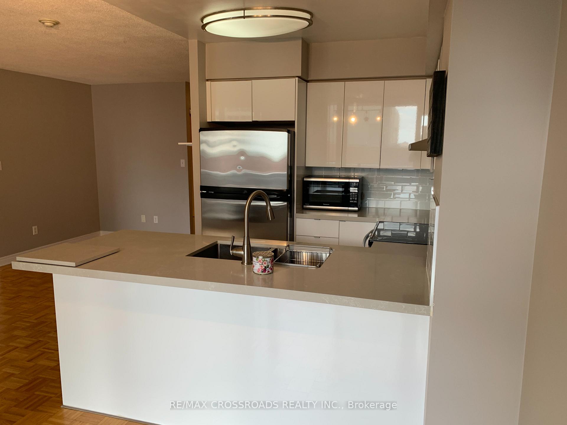 Photo 4 of Unit 1211, 43 Eglinton Avenue E, Toronto, Mount Pleasant West — HOMEH