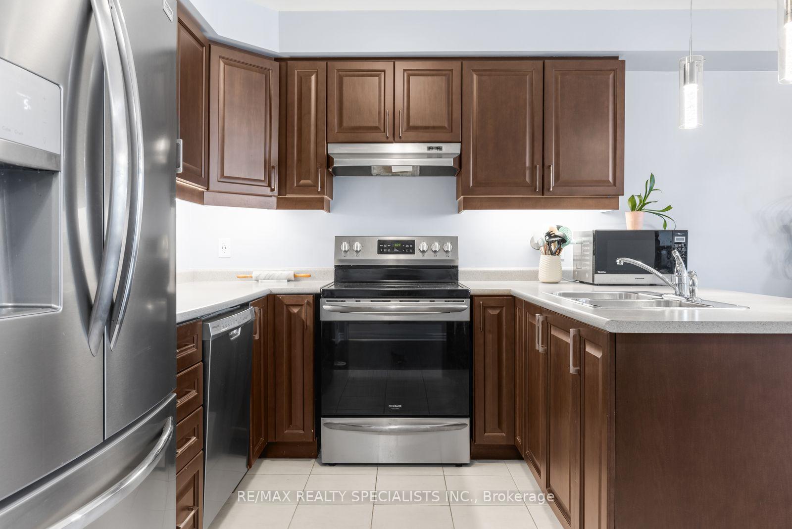 Photo 15 of 149 Asleton Boulevard, Milton, Willmott — HOMEH