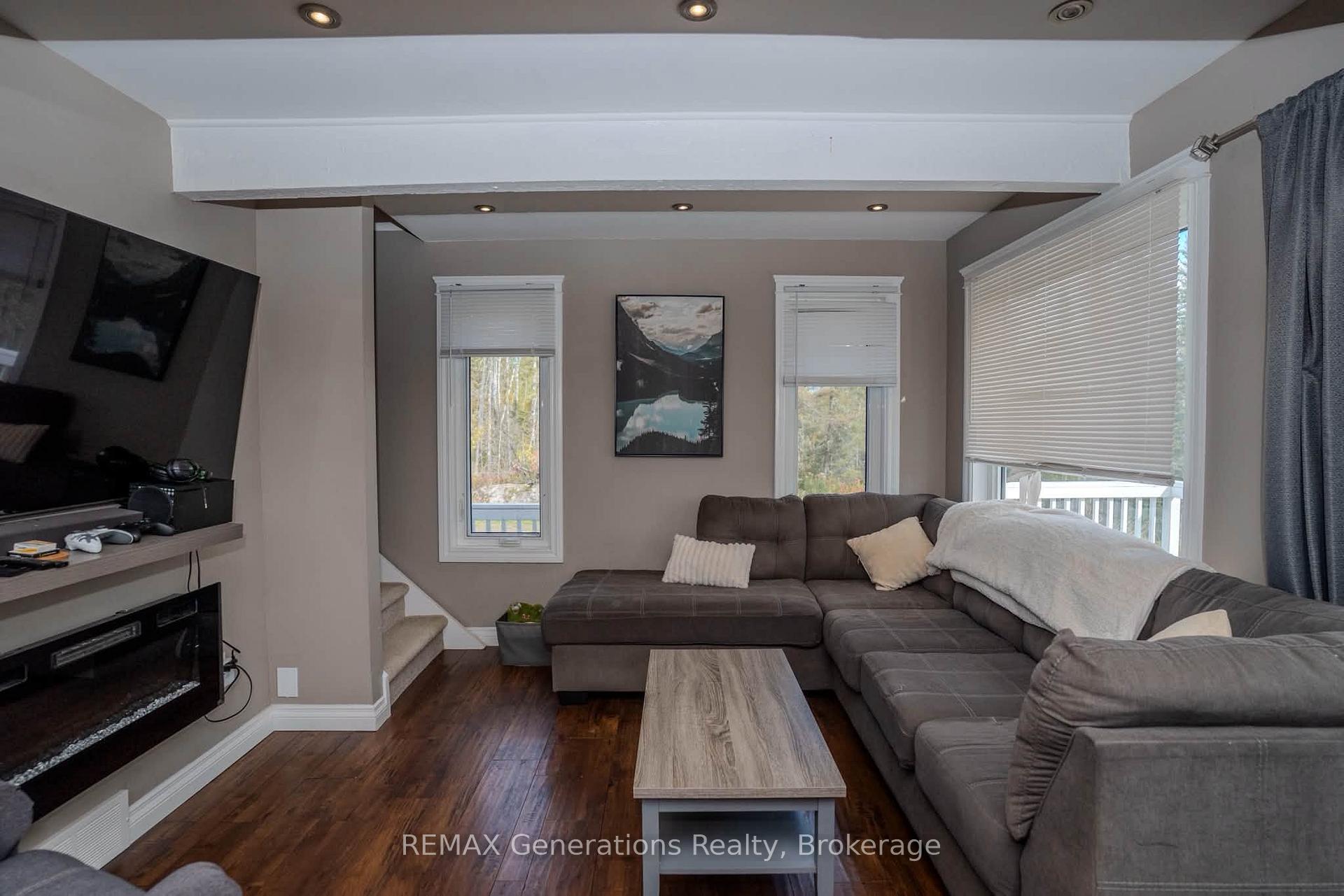 Photo 2 of 475 Hazelwood Drive, Thunder Bay, McIntyre North — HOMEH