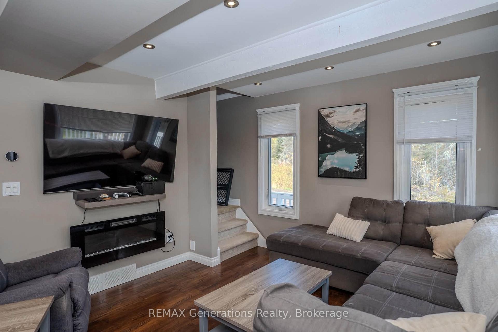 Photo 3 of 475 Hazelwood Drive, Thunder Bay, McIntyre North — HOMEH