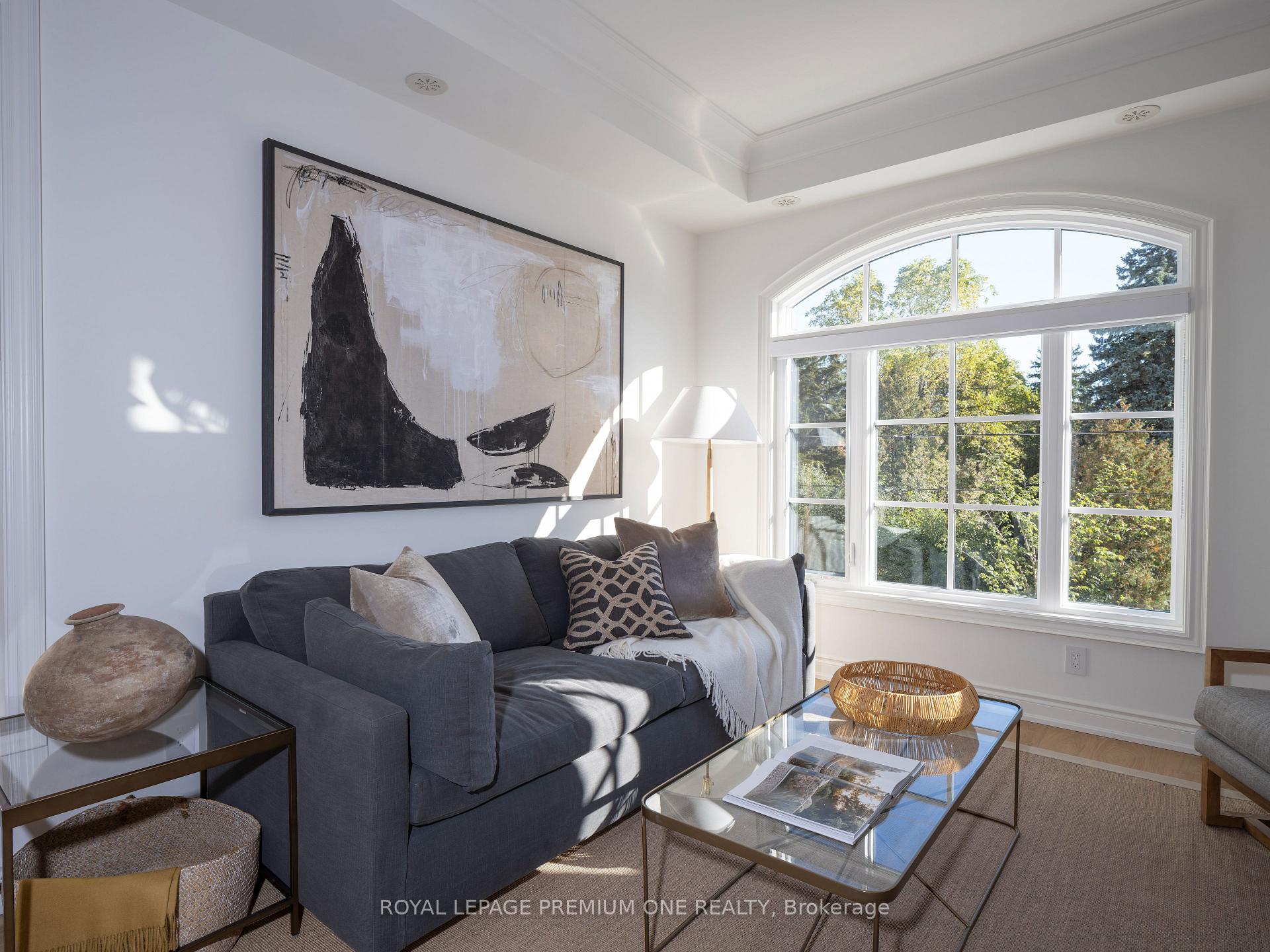 Photo 5 of 20 Earlington Avenue, Etobicoke, Kingsway South — HOMEH