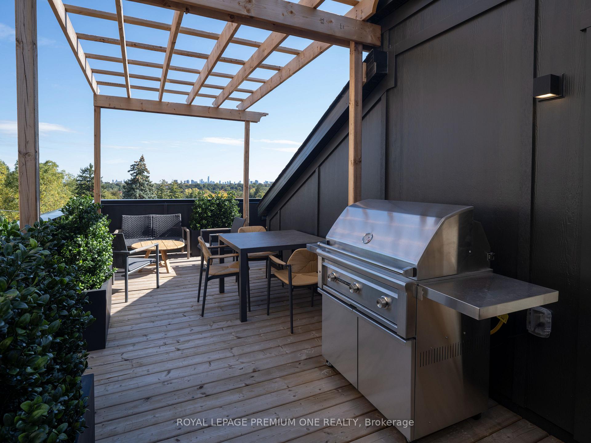 Photo 39 of 20 Earlington Avenue, Etobicoke, Kingsway South — HOMEH