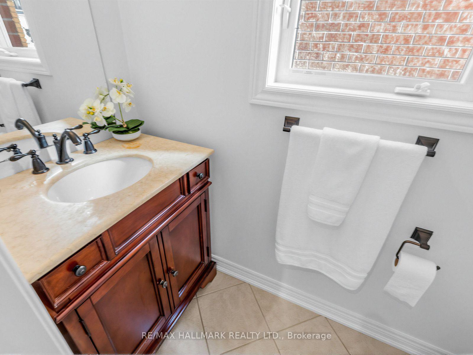 Photo 7 of 37 Cherry Bush Road, Vaughan, Patterson — HOMEH
