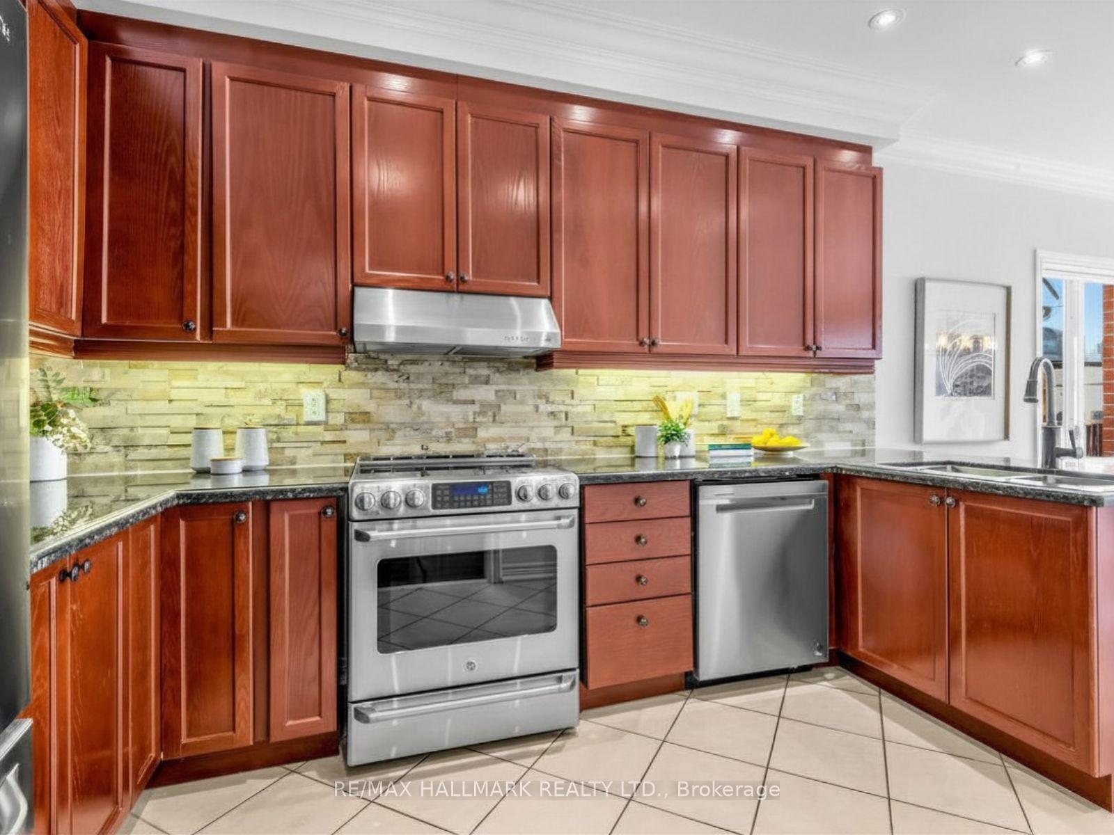 Photo 15 of 37 Cherry Bush Road, Vaughan, Patterson — HOMEH