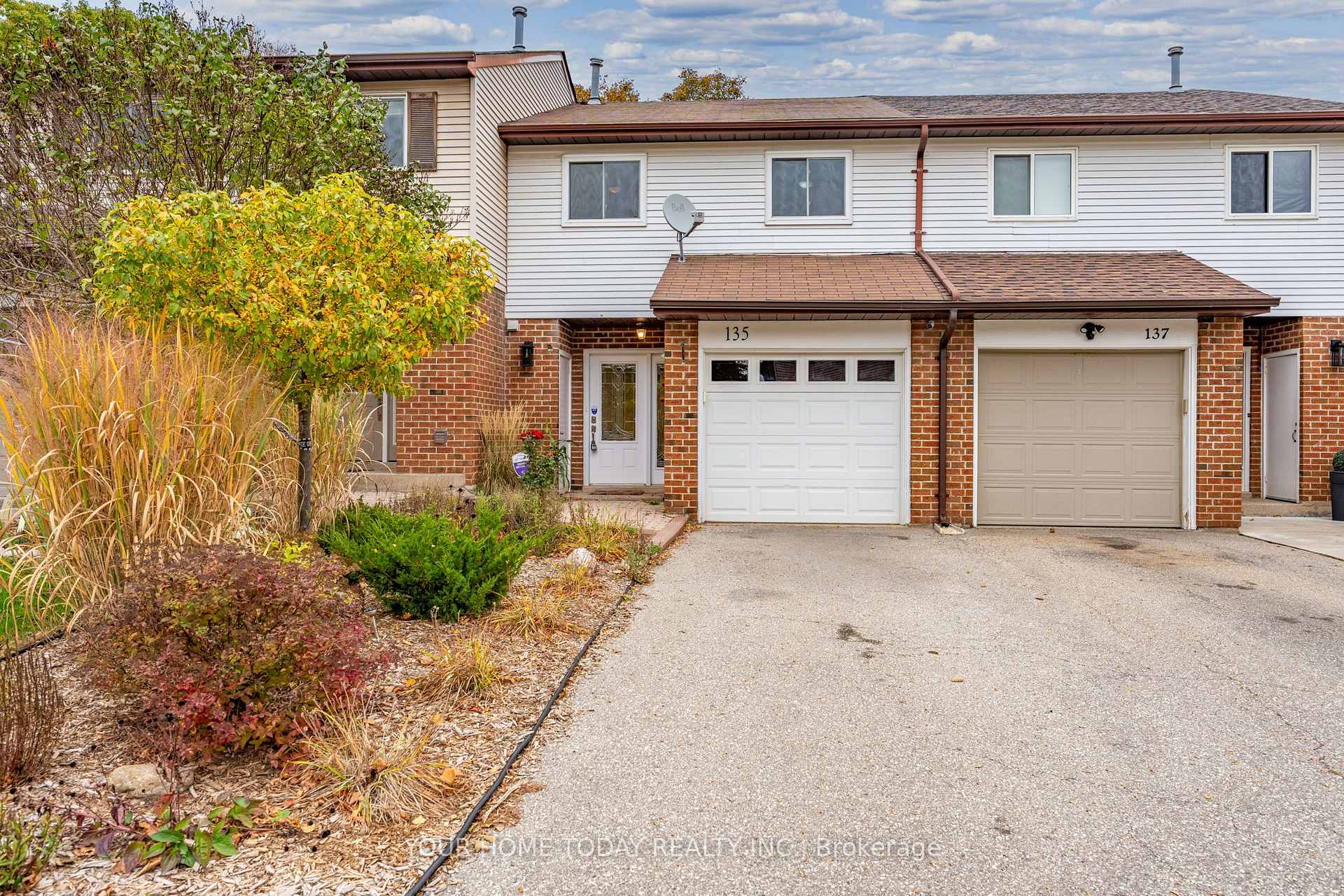 Photo 2 of 135 John Street, Halton Hills, Georgetown — HOMEH