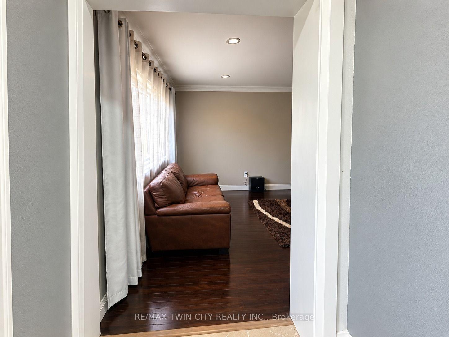 Photo 6 of Unit 100, 30 Green Valley Drive, Kitchener, Pioneer Park — HOMEH