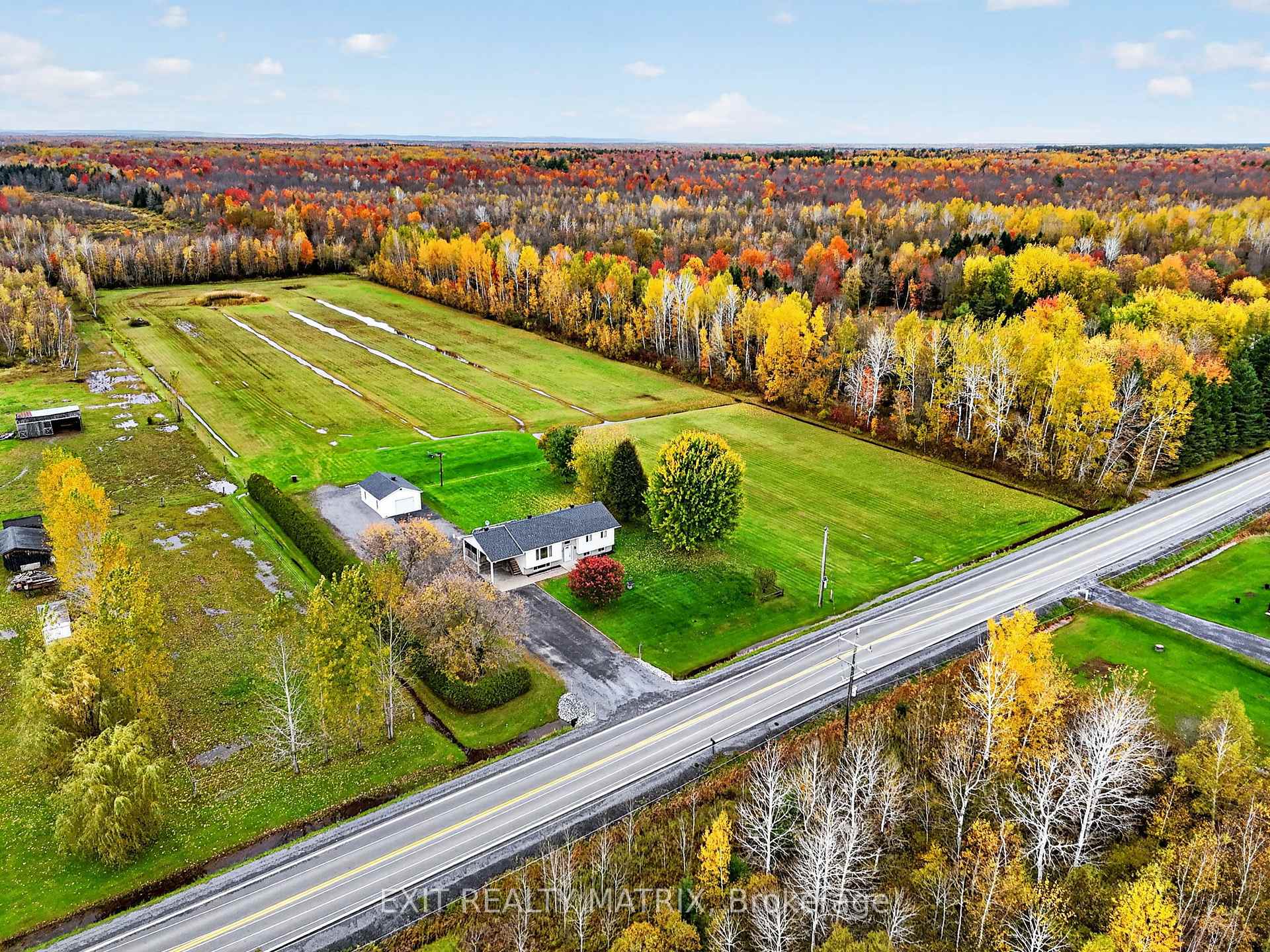 Photo of 2871 Russland Road
