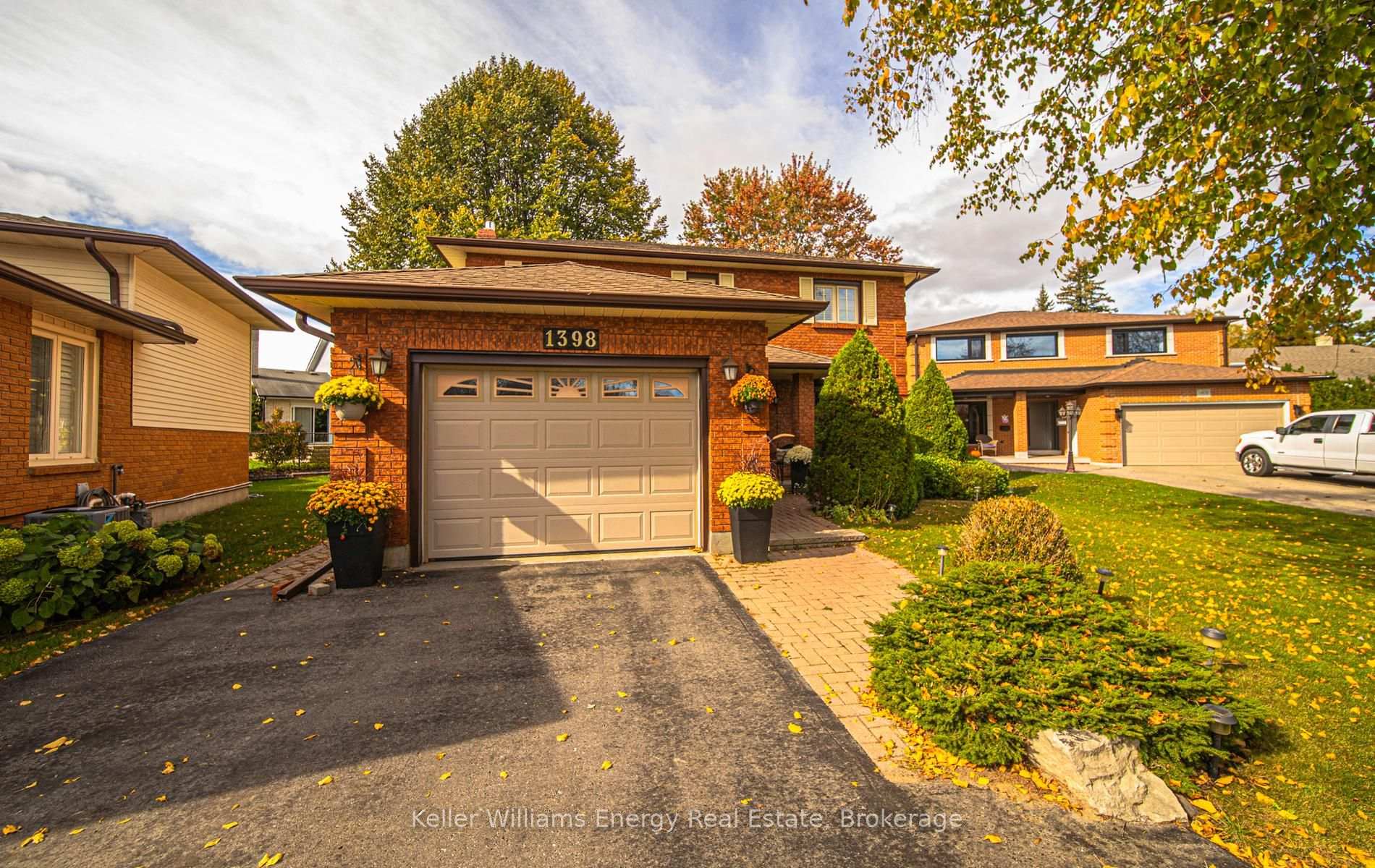Photo 3 of 1398 Manitou Drive, Oshawa, Samac — HOMEH