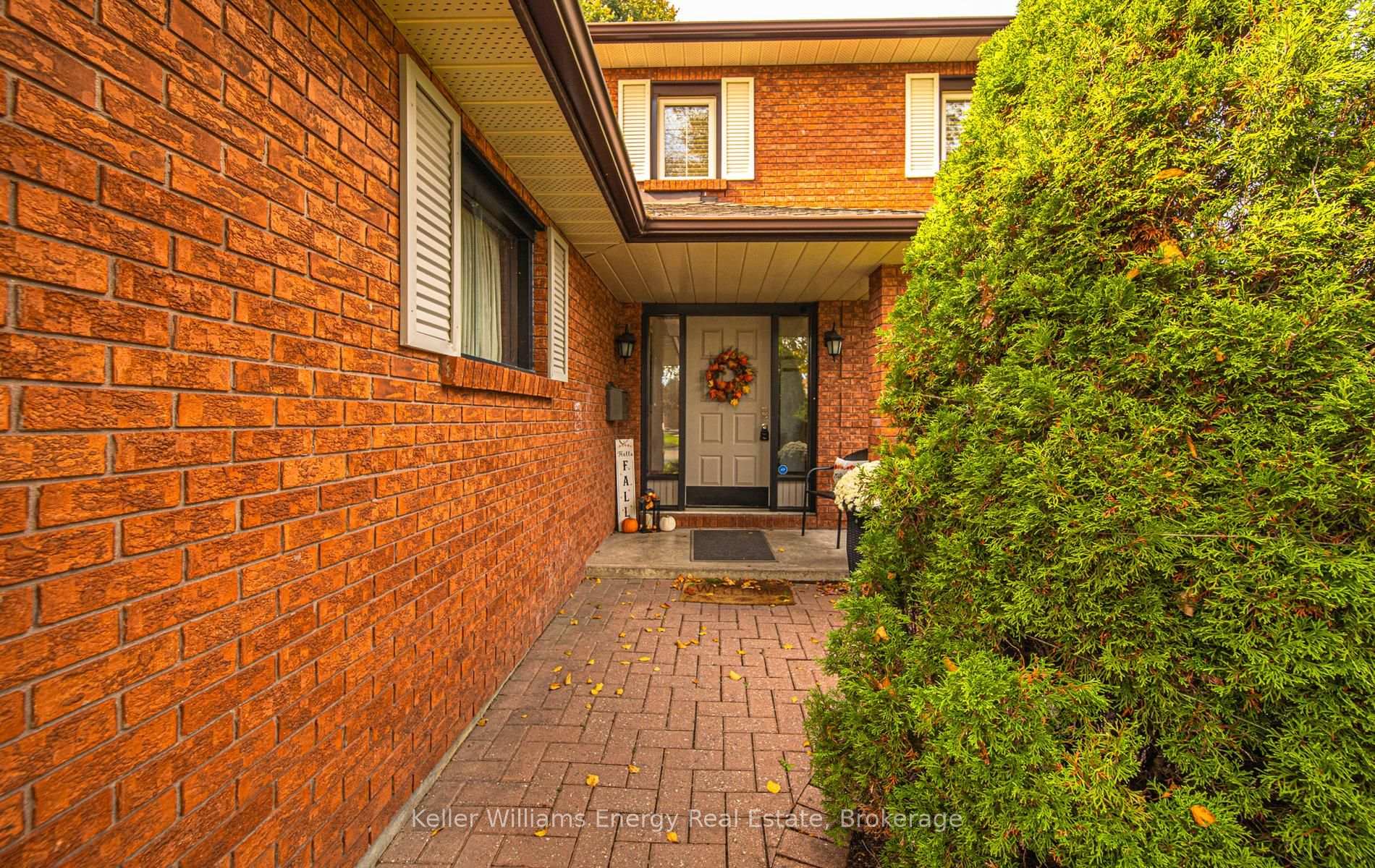 Photo 4 of 1398 Manitou Drive, Oshawa, Samac — HOMEH