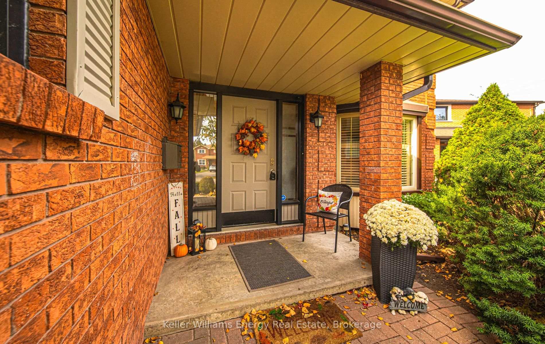Photo 5 of 1398 Manitou Drive, Oshawa, Samac — HOMEH