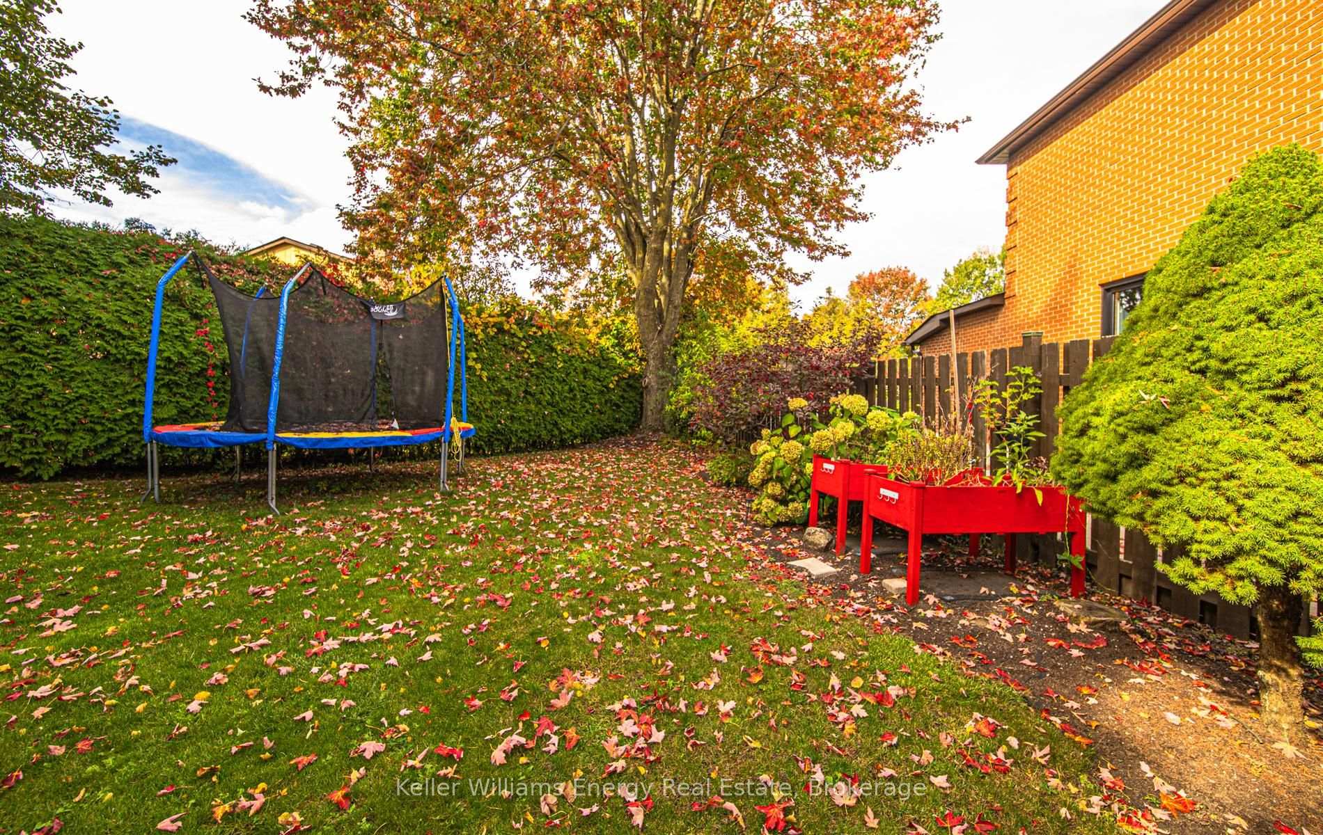 Photo 12 of 1398 Manitou Drive, Oshawa, Samac — HOMEH
