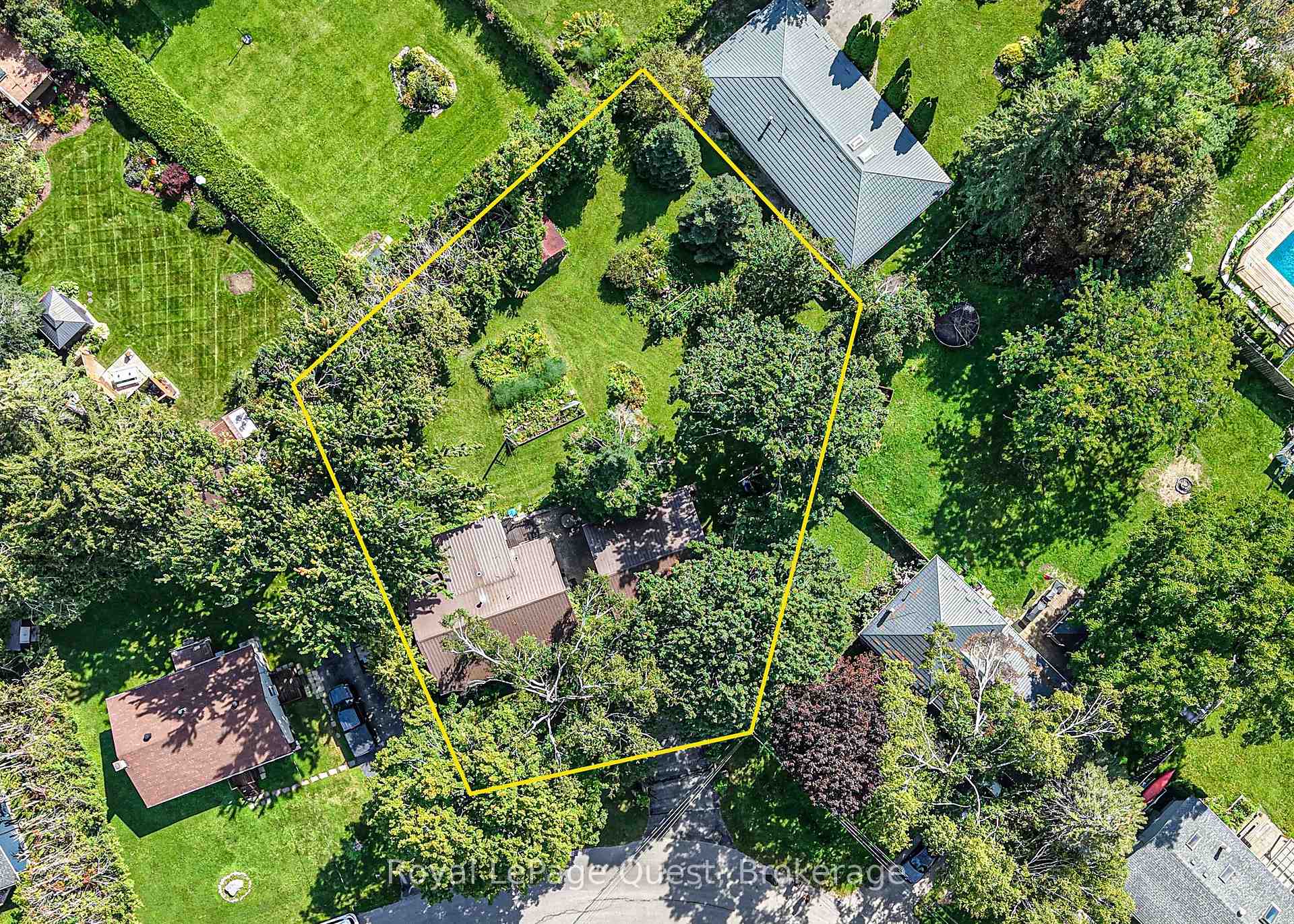 Photo 3 of 17 Hughes Road E, Orillia — HOMEH