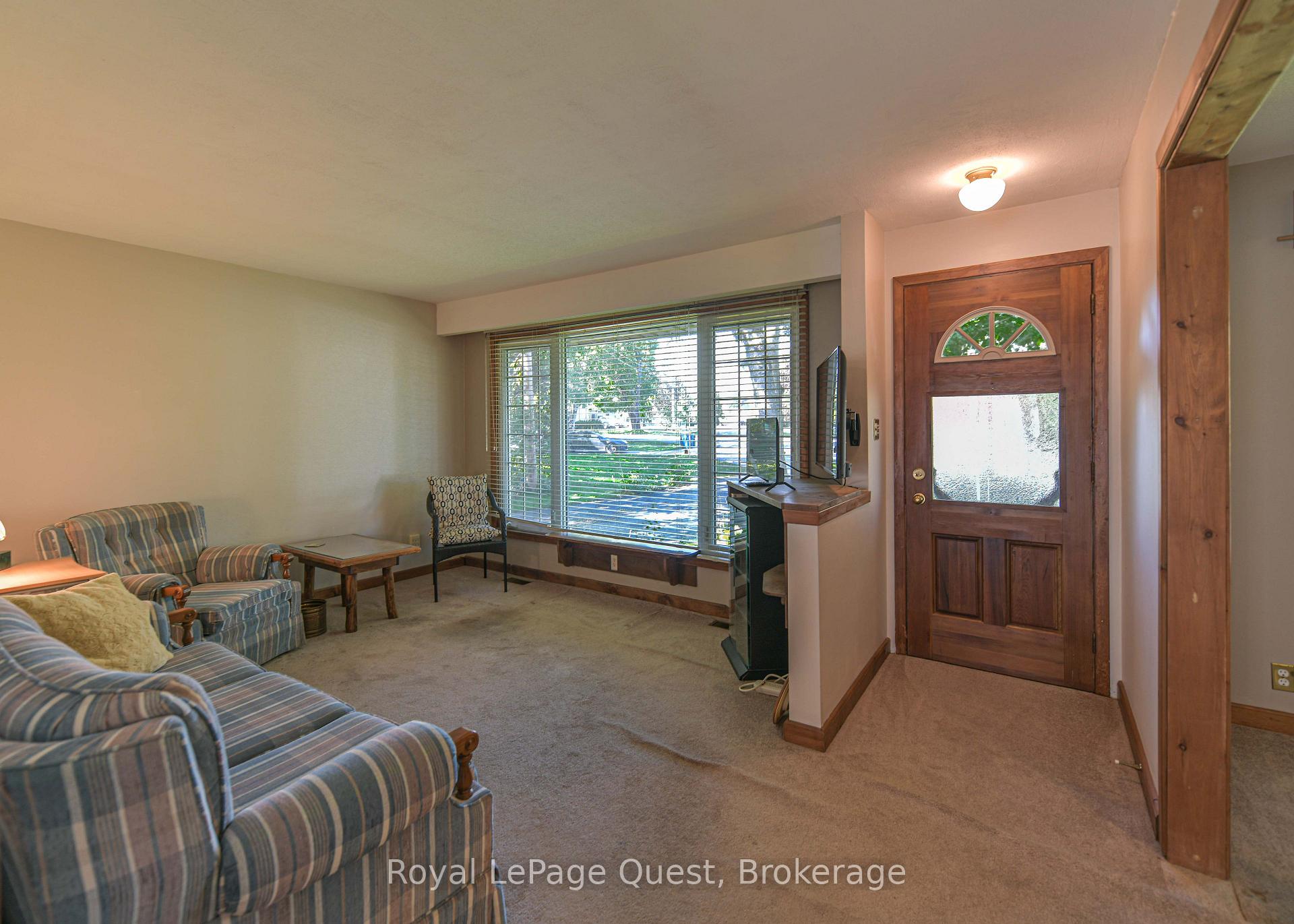 Photo 10 of 17 Hughes Road E, Orillia — HOMEH