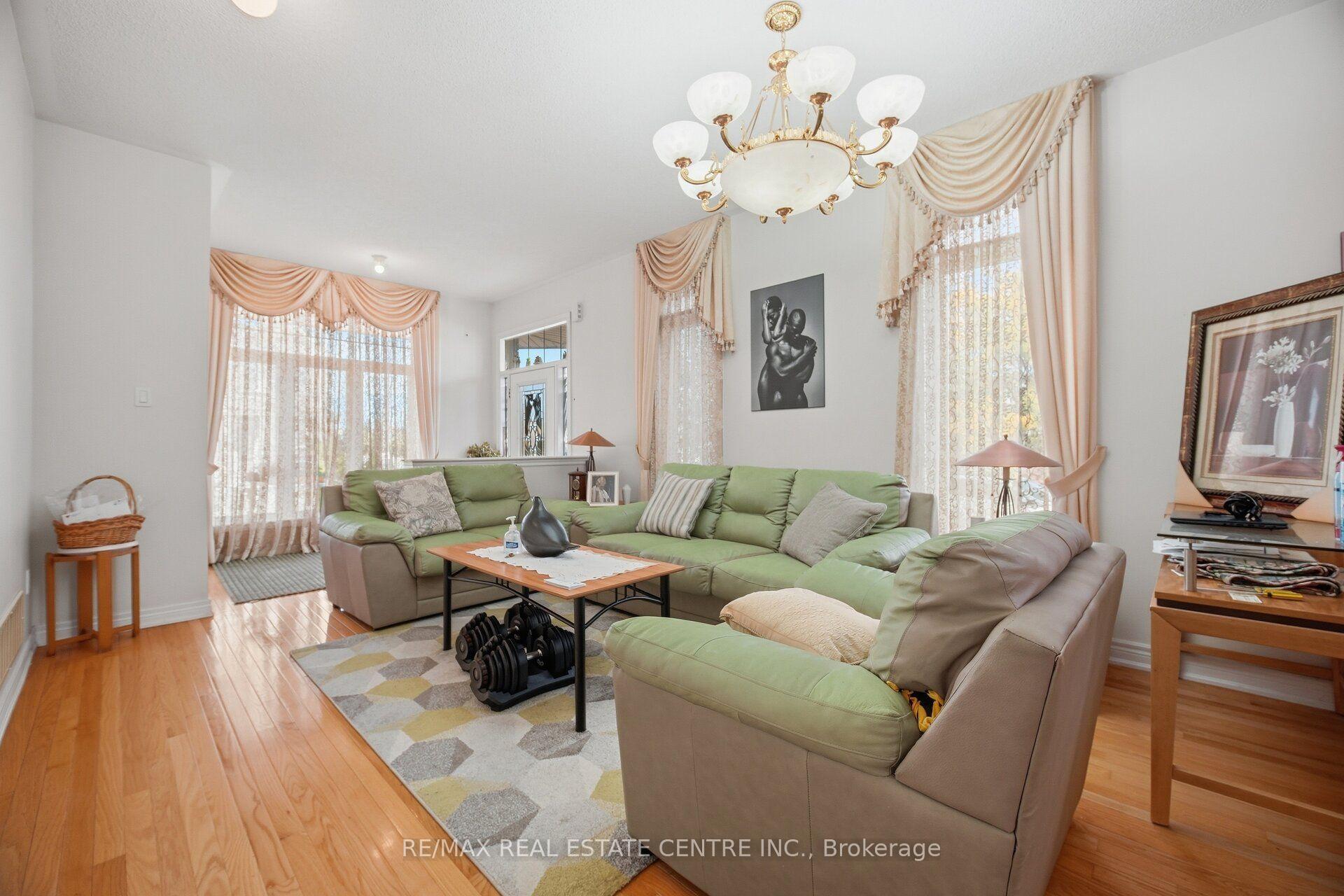 Photo 8 of 65 Connolly Crescent, Brampton, Sandringham-Wellington — HOMEH
