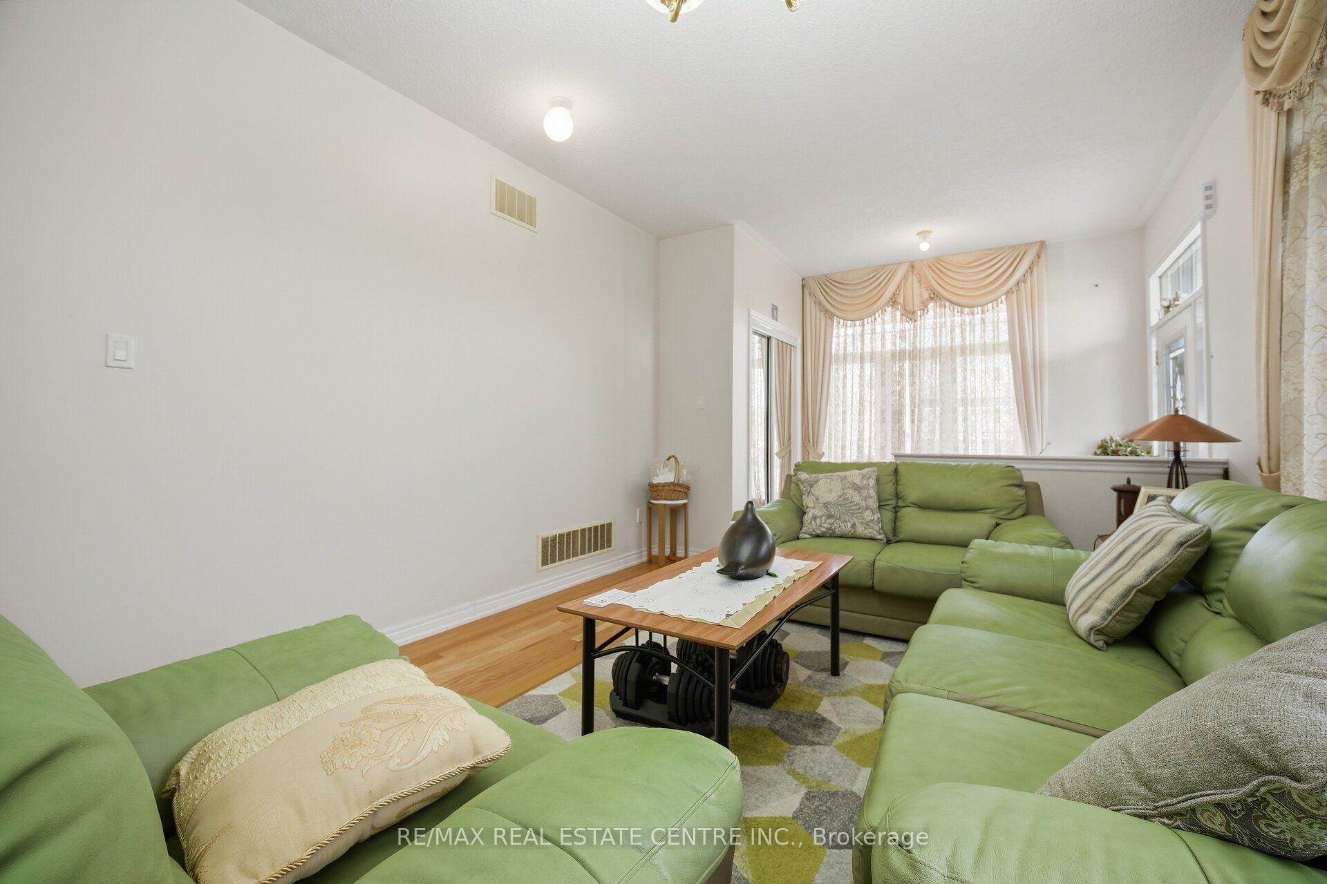 Photo 9 of 65 Connolly Crescent, Brampton, Sandringham-Wellington — HOMEH