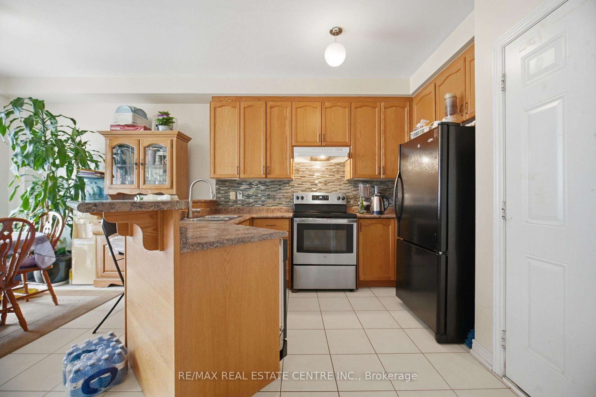 Photo 12 of 65 Connolly Crescent, Brampton, Sandringham-Wellington — HOMEH